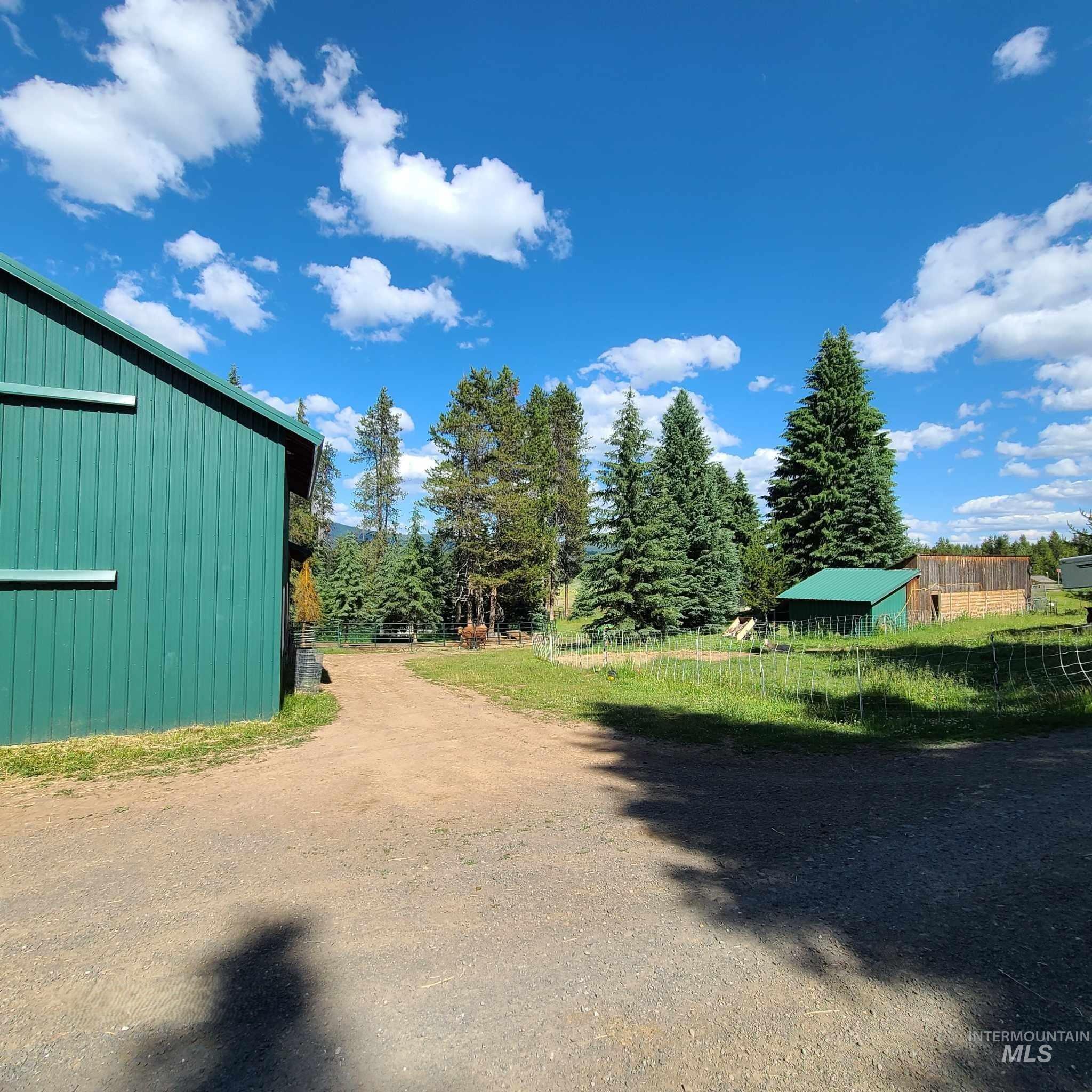 1050 Maxwell Lane Property Photo 17