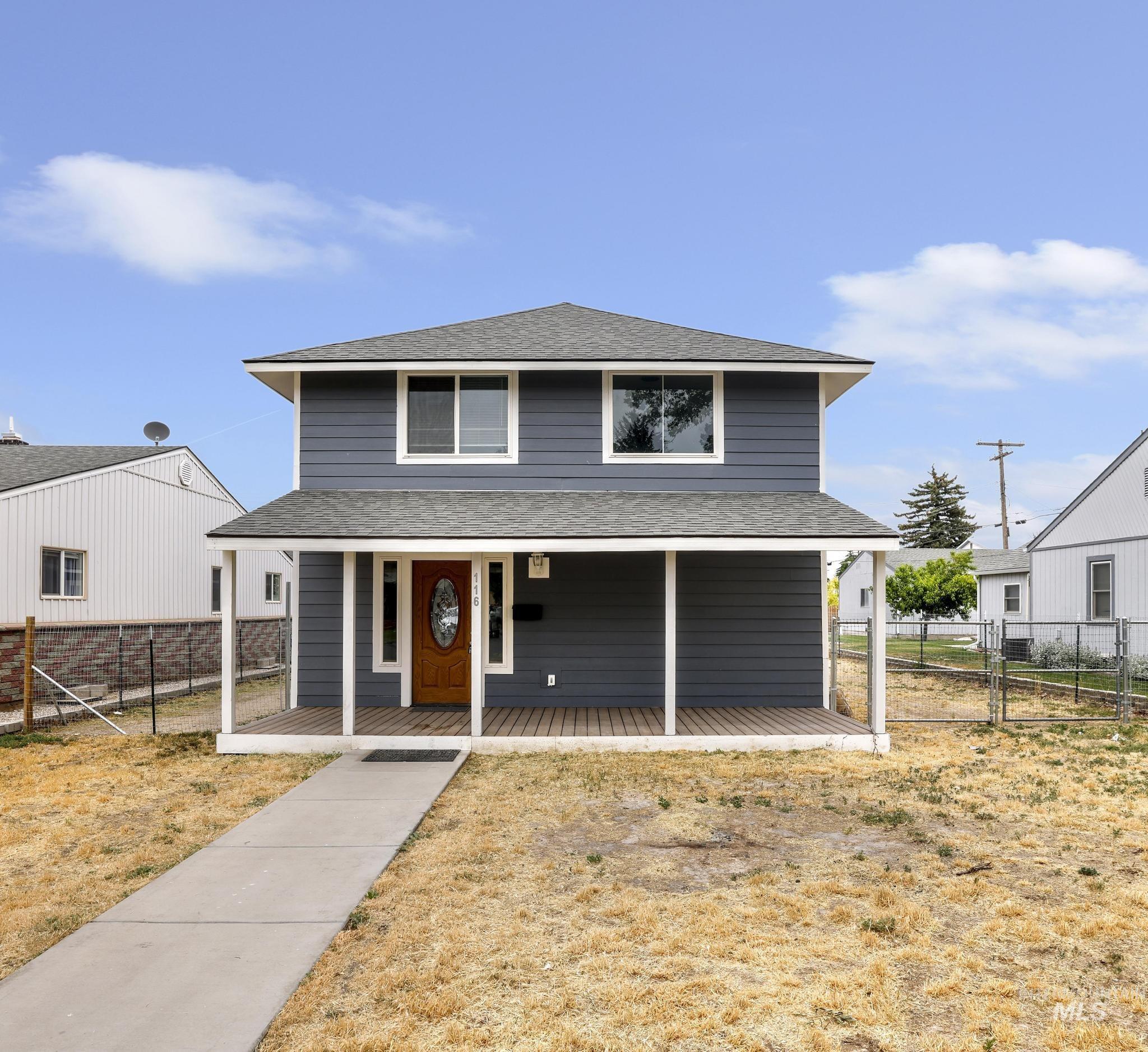 116 8th Ave Property Photo 1