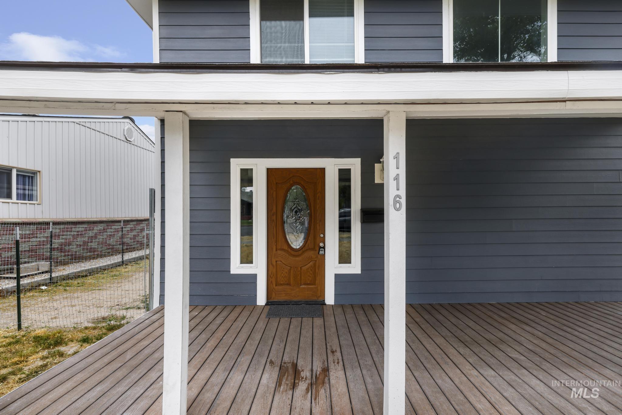 116 8th Ave Property Photo 4