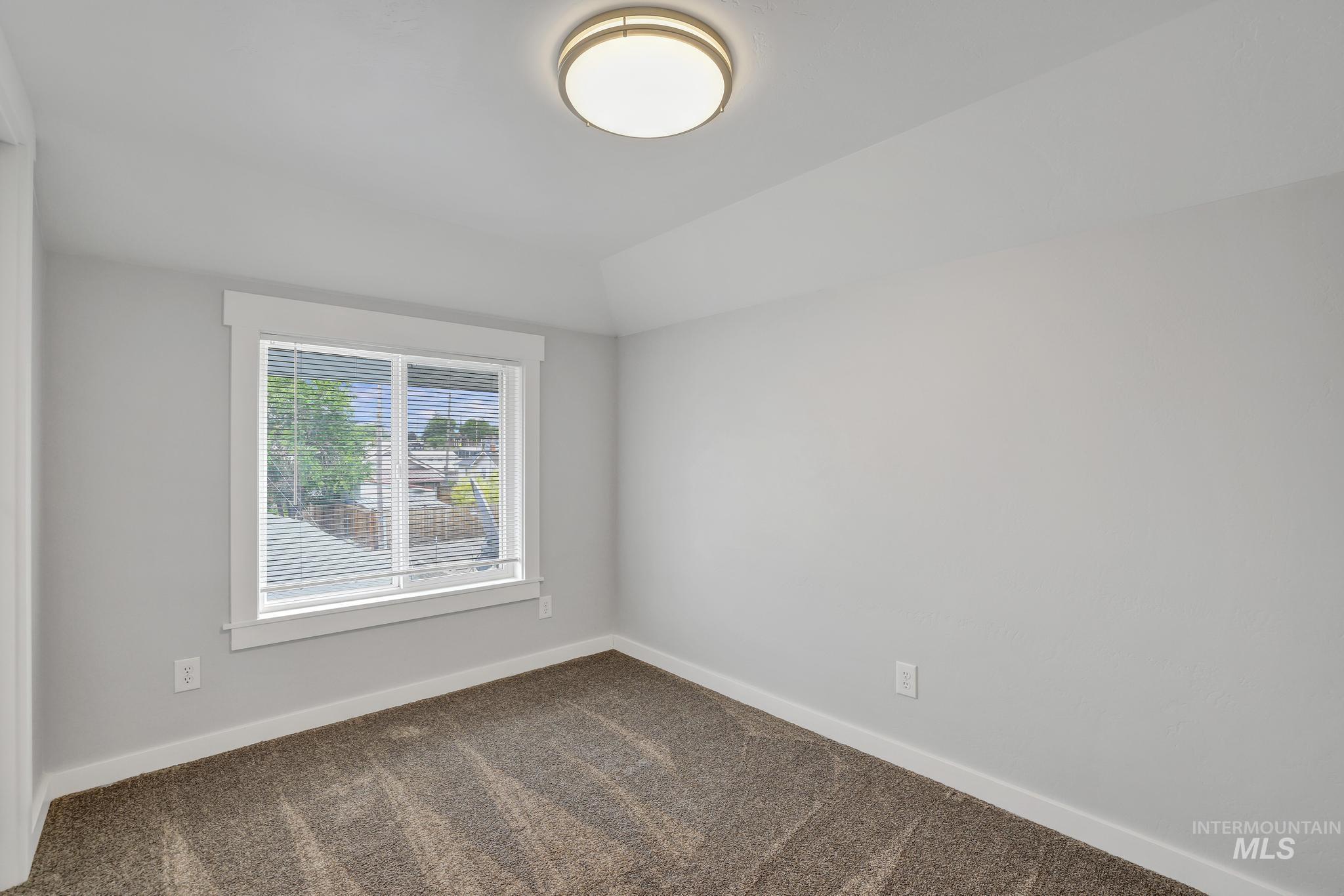 116 8th Ave Property Photo 27