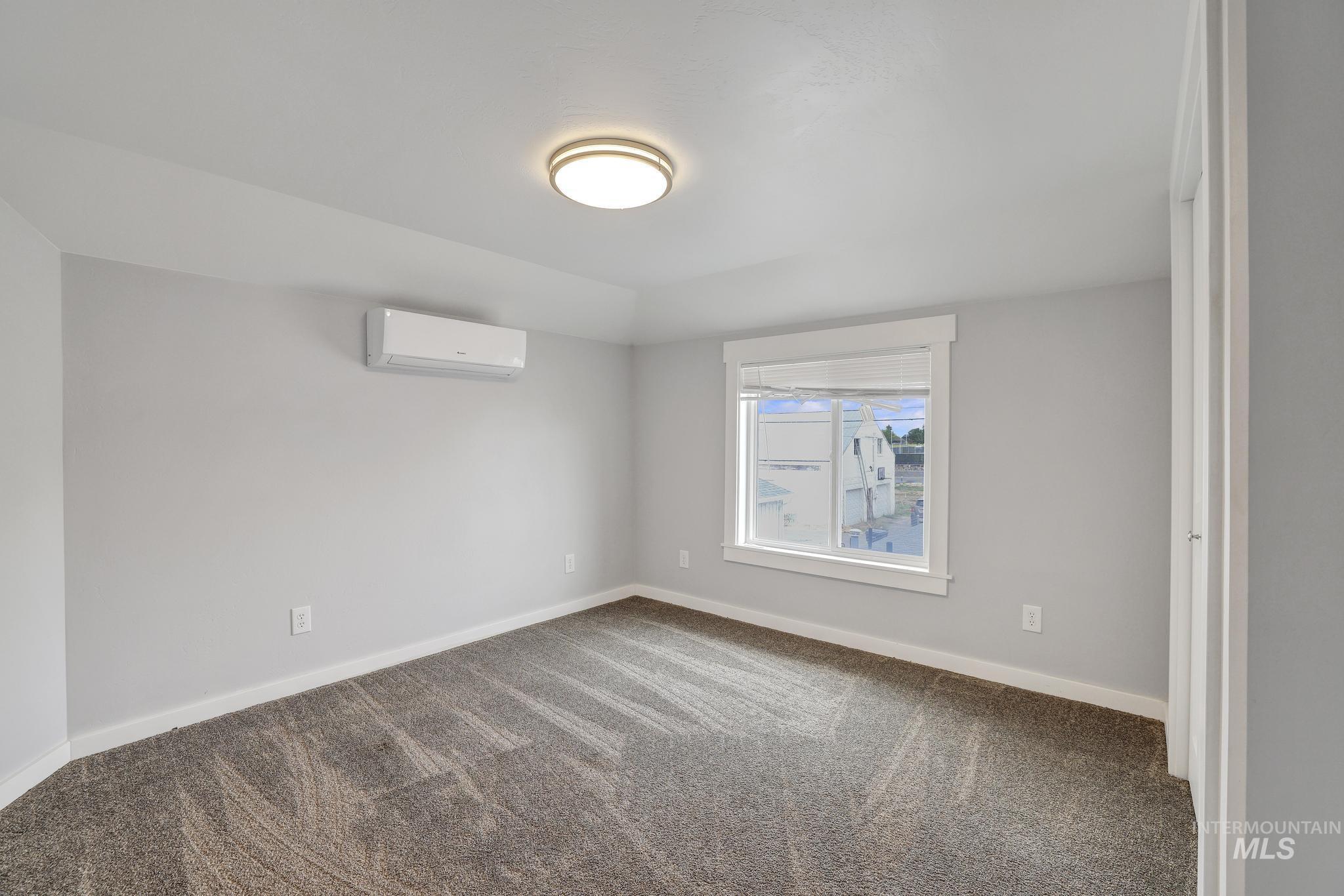 116 8th Ave Property Photo 29
