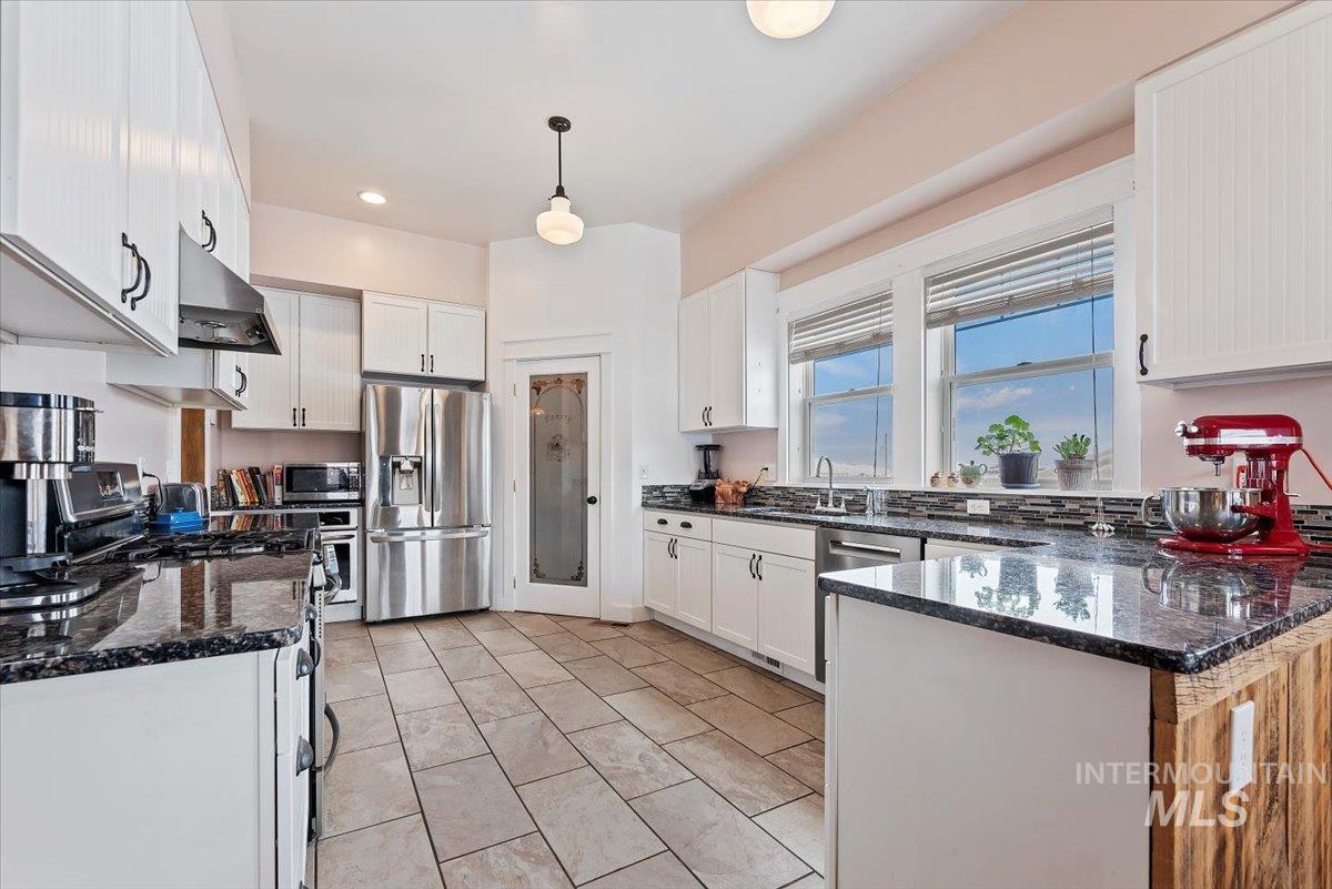 675 W Russell Dr Property Photo 8