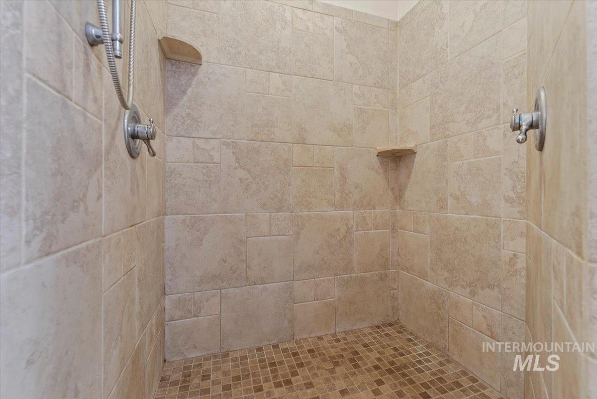 675 W Russell Dr Property Photo 18