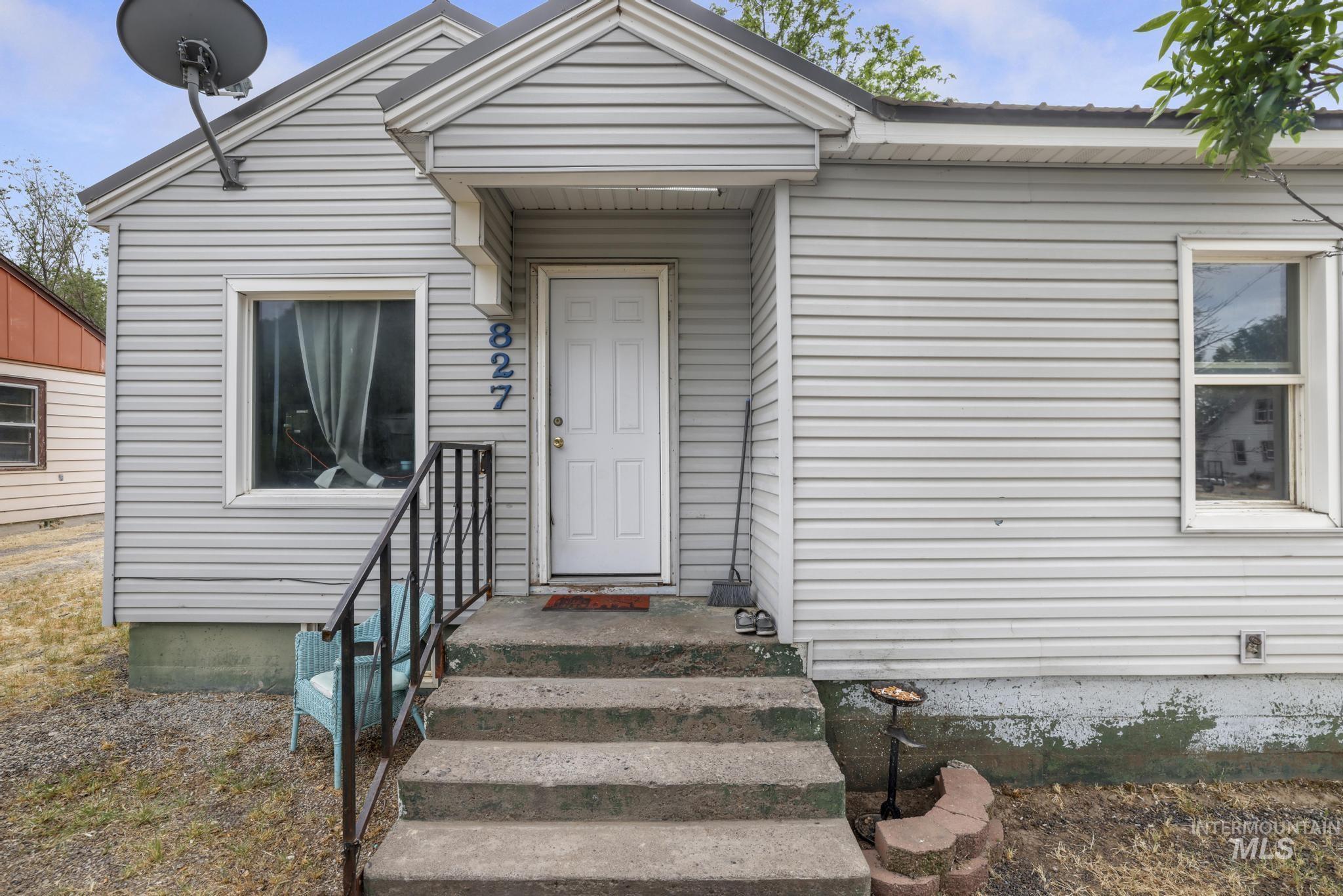 827 Aiken Ave Property Photo 1