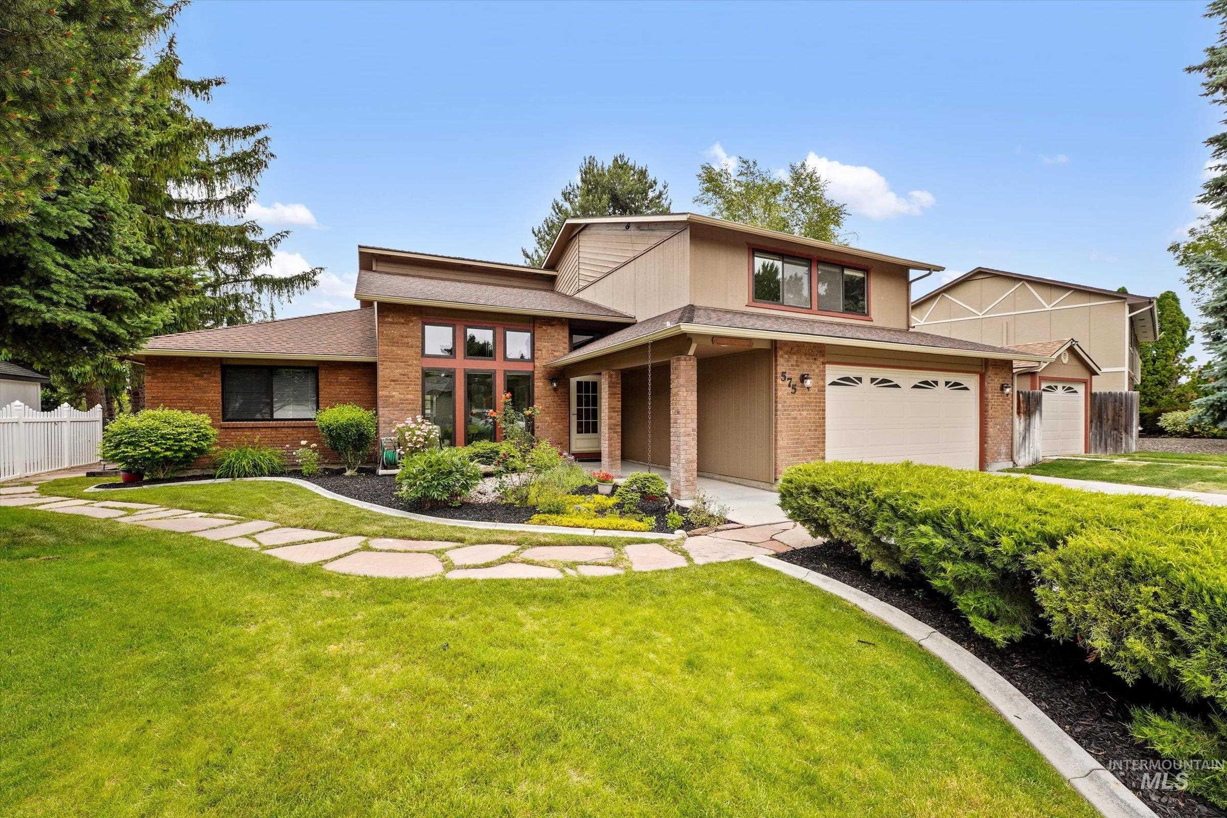 575 N Pebble Beach Way Property Photo 2
