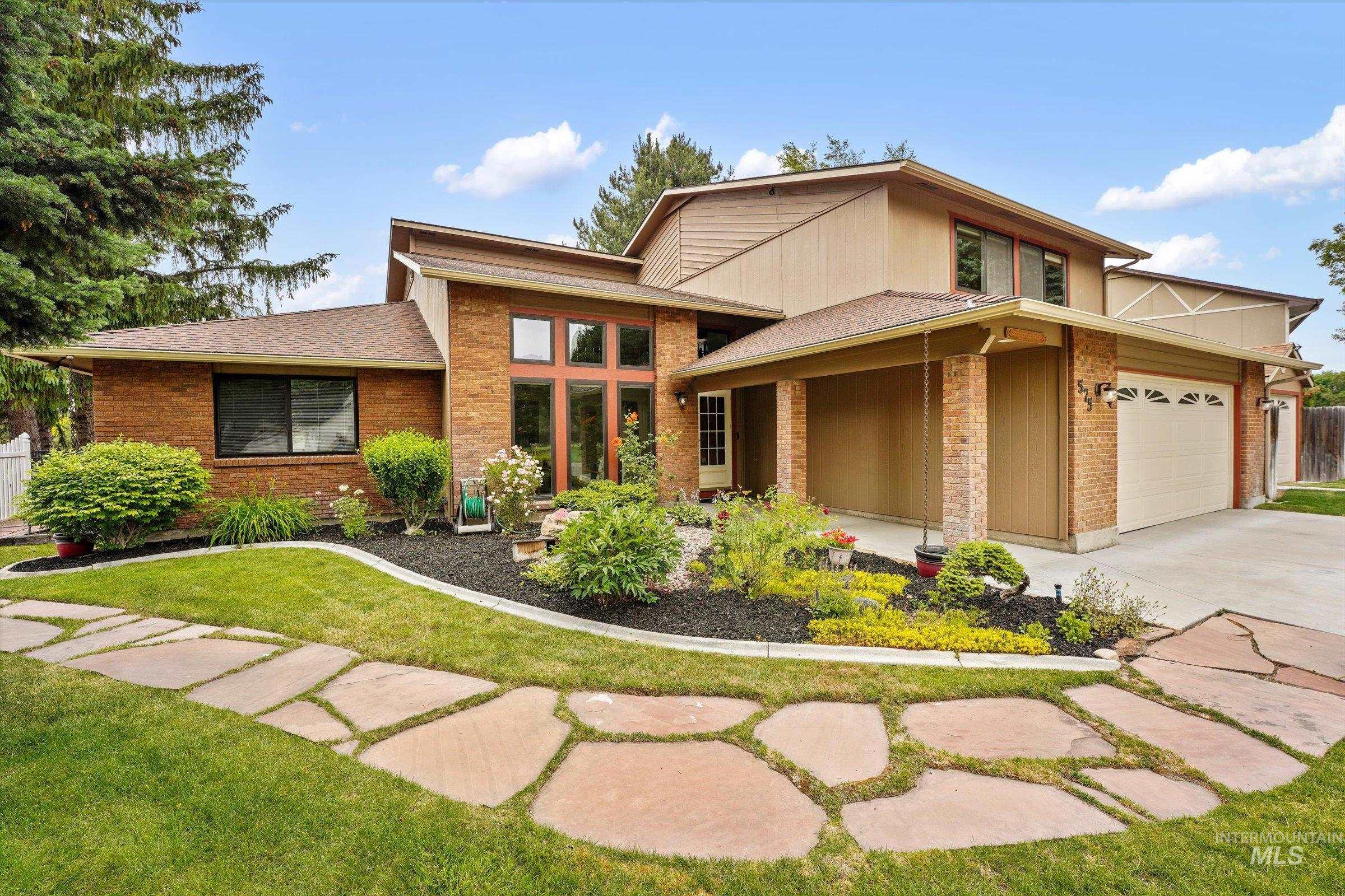 575 N Pebble Beach Way Property Photo 3