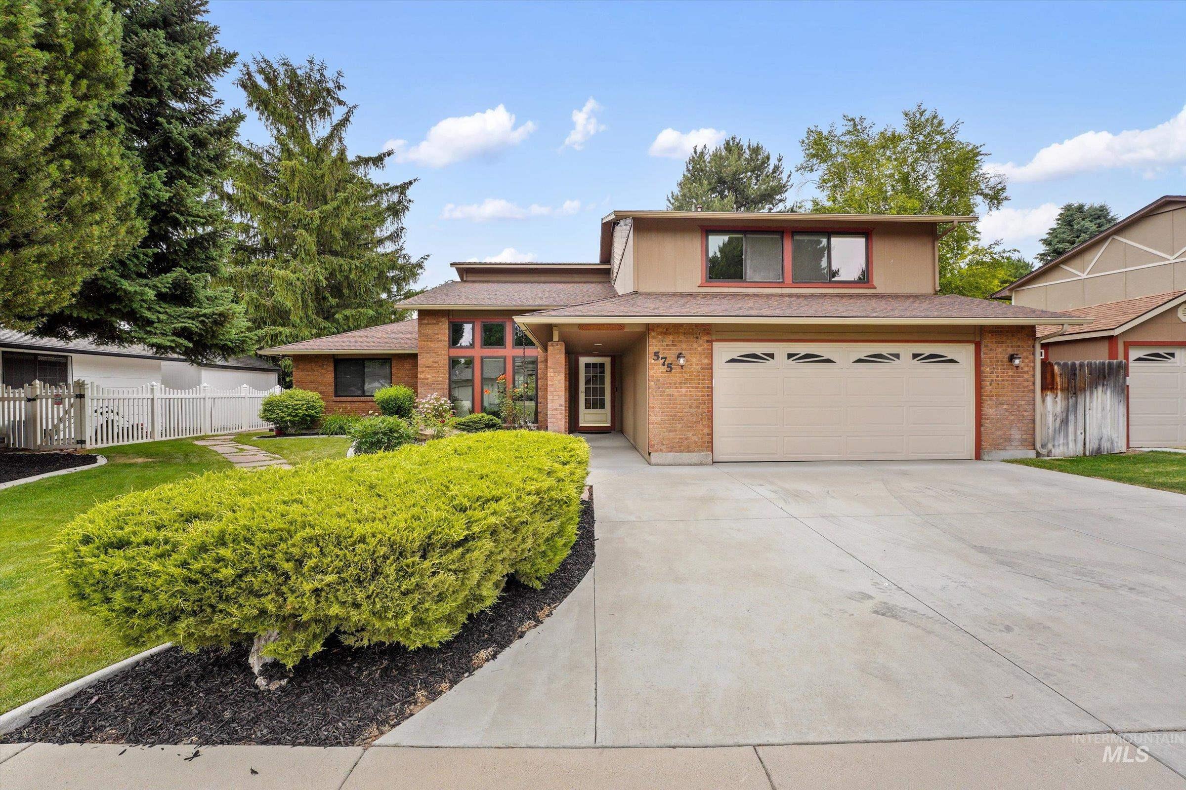 575 N Pebble Beach Way Property Photo 5
