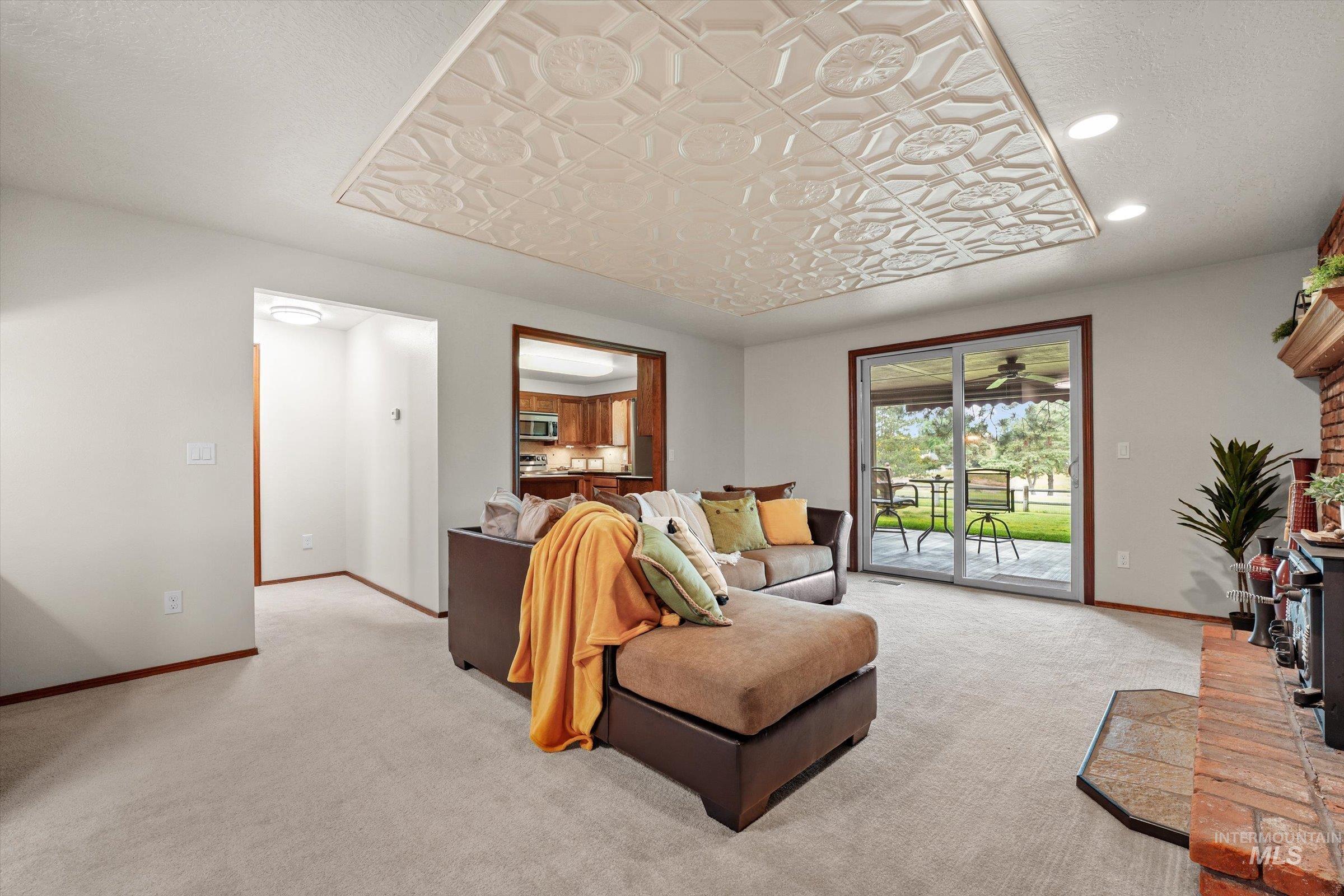 575 N Pebble Beach Way Property Photo 11