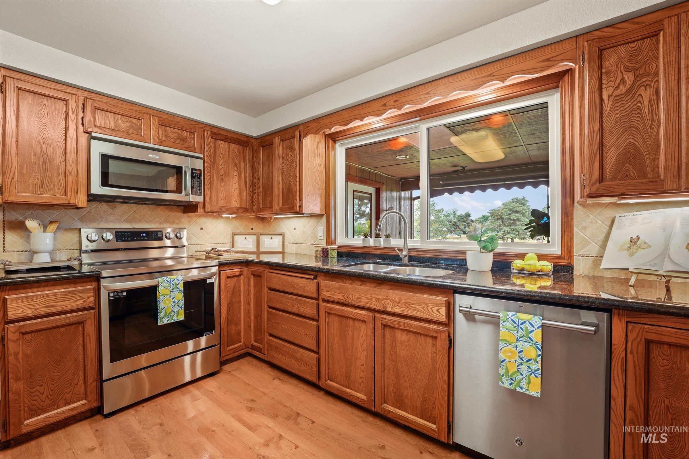 575 N Pebble Beach Way Property Photo 14
