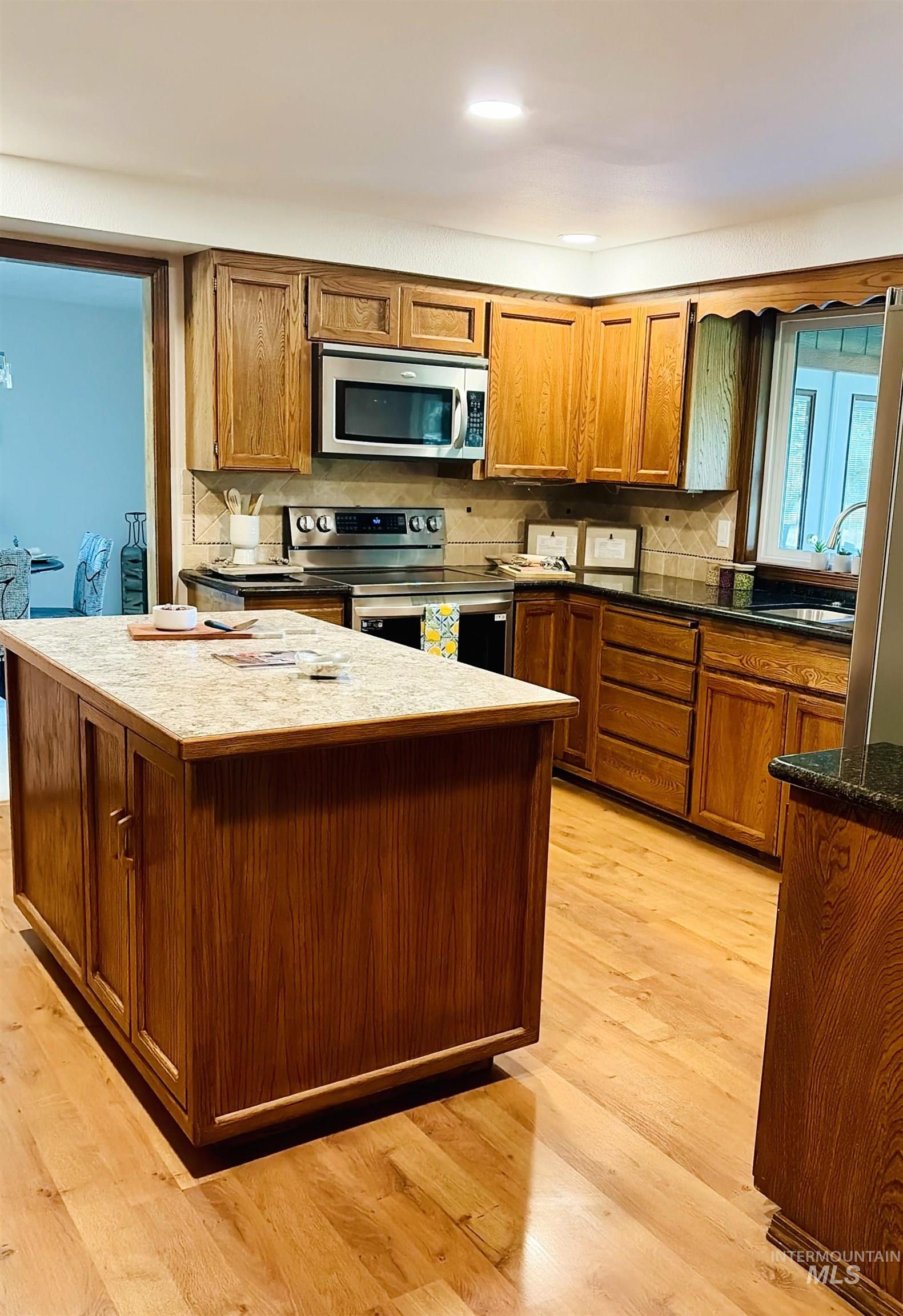 575 N Pebble Beach Way Property Photo 16