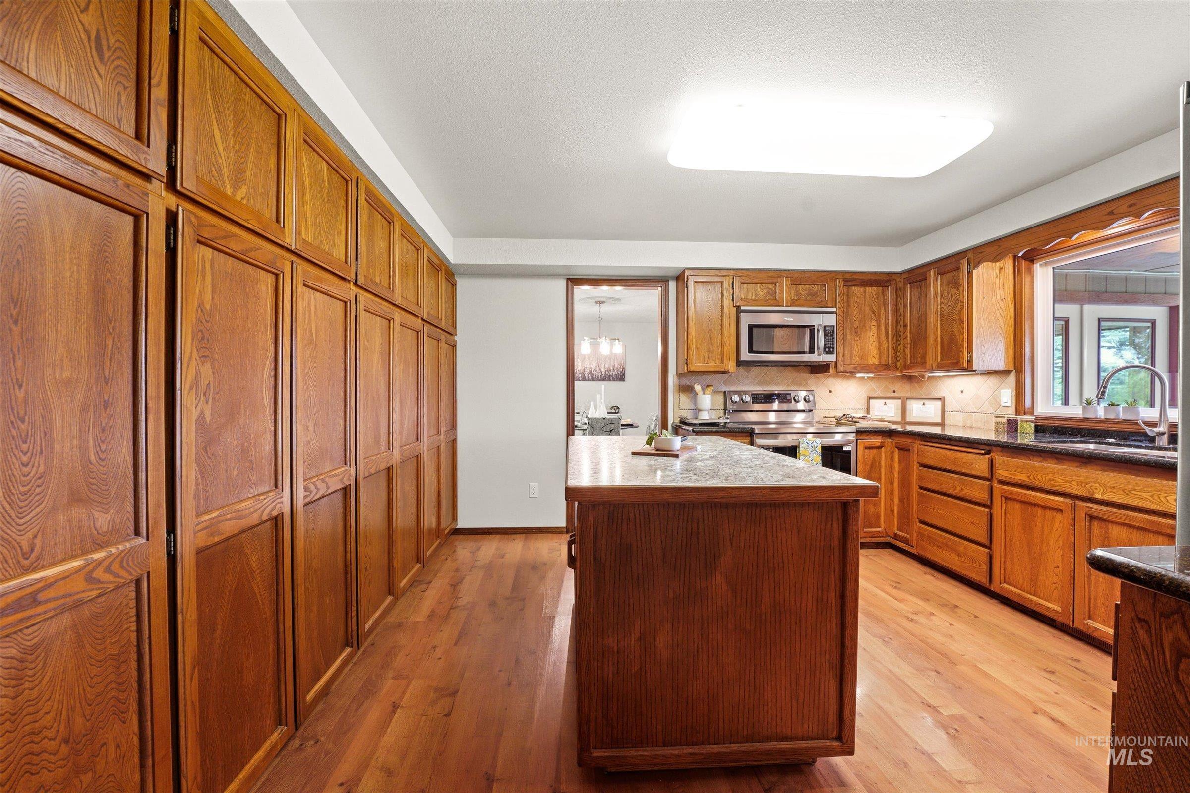 575 N Pebble Beach Way Property Photo 17