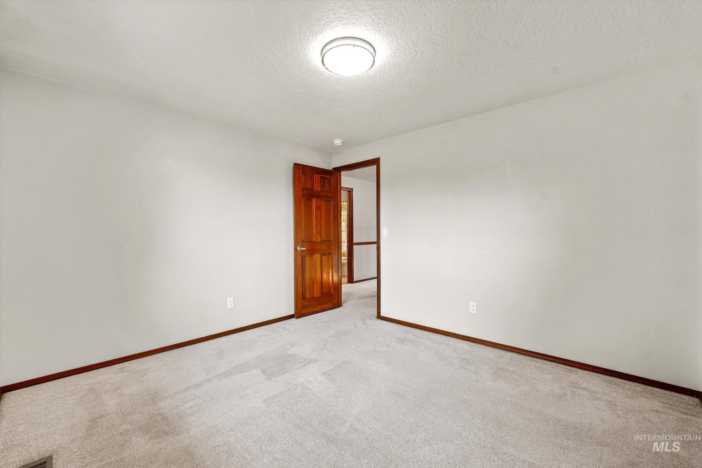 575 N Pebble Beach Way Property Photo 23