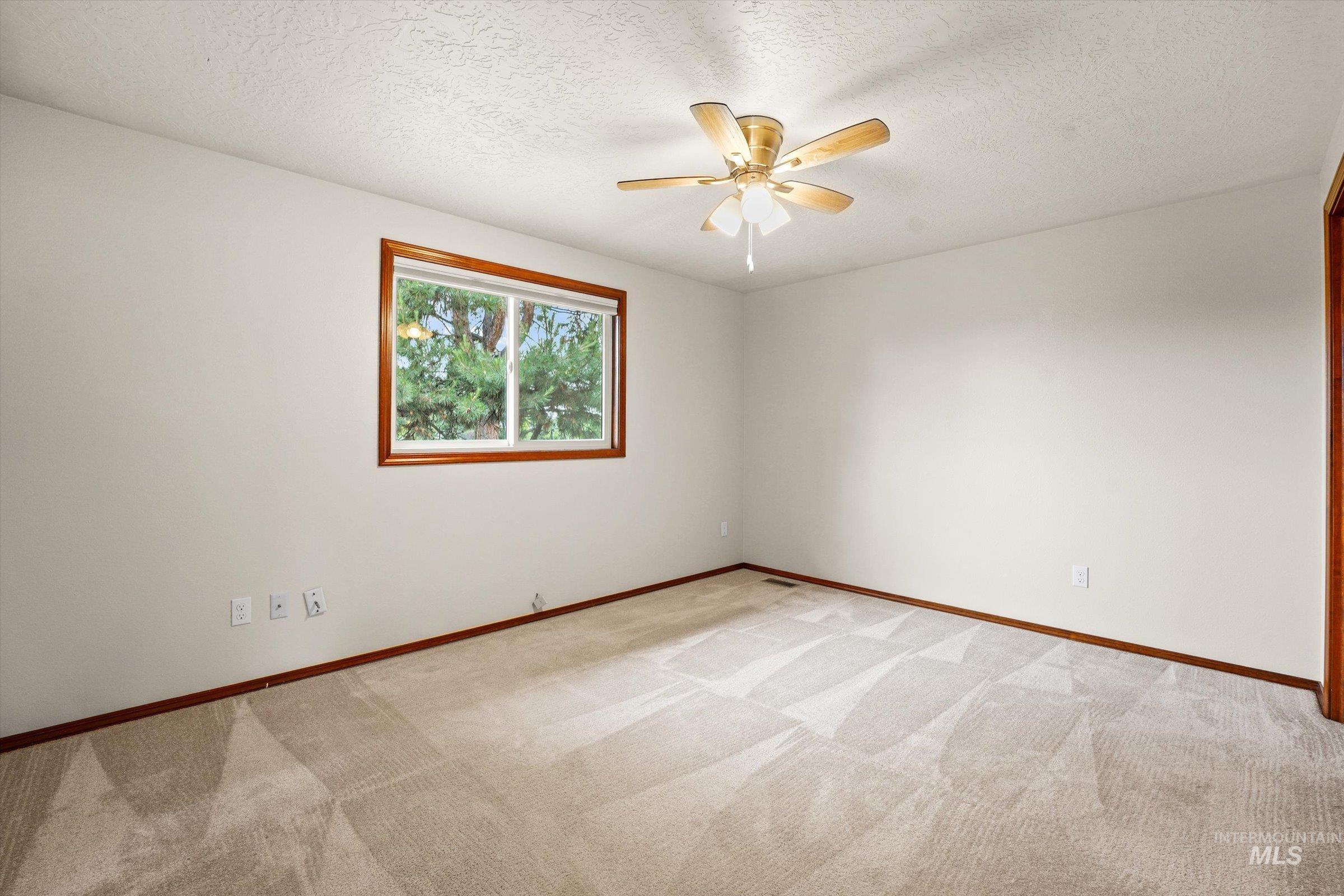 575 N Pebble Beach Way Property Photo 26