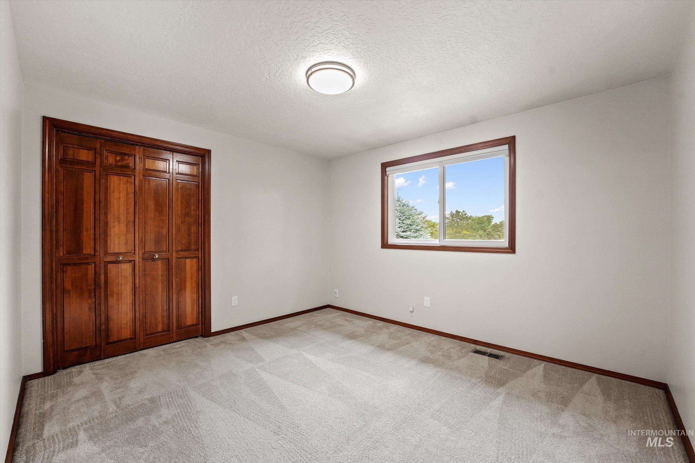 575 N Pebble Beach Way Property Photo 31