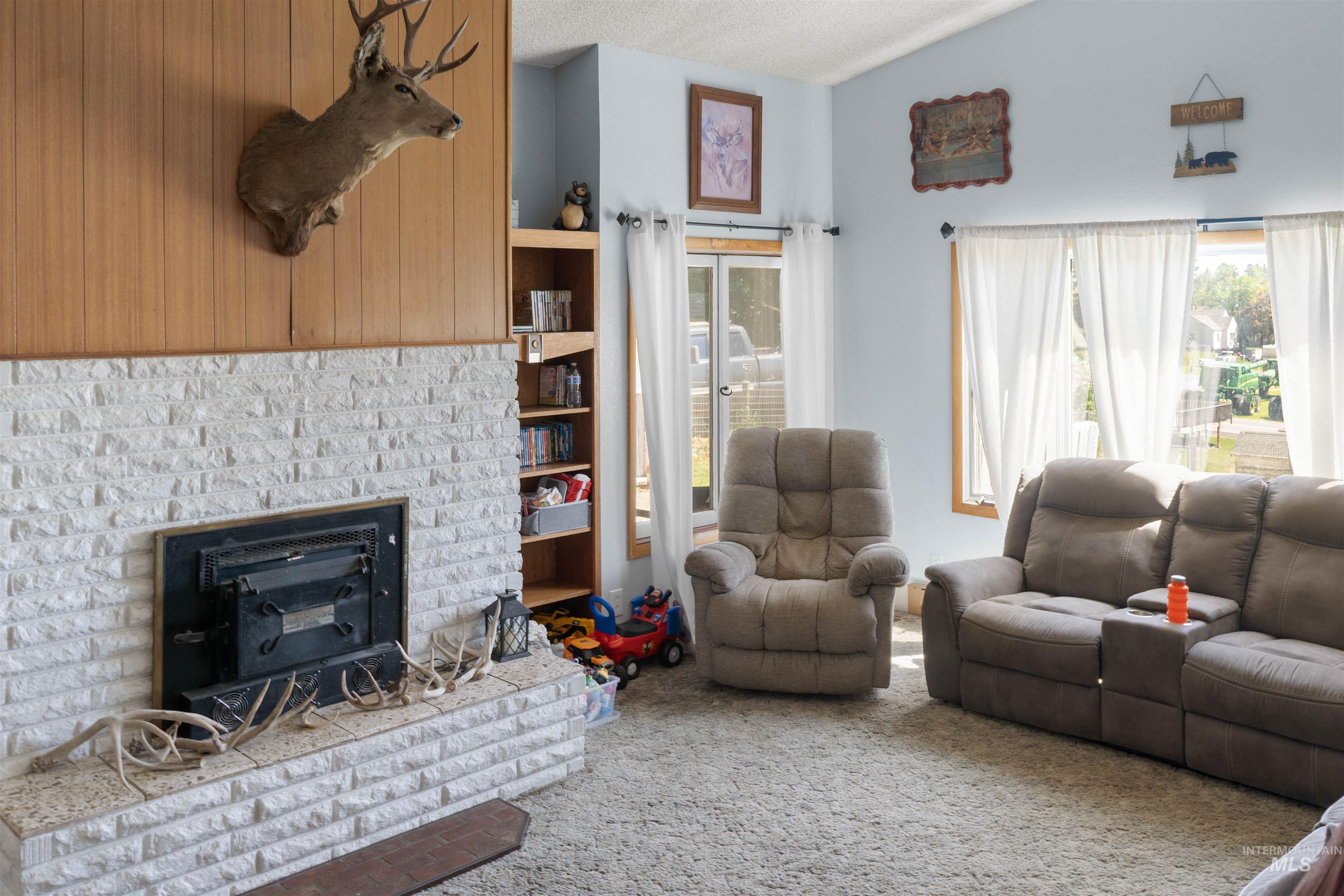 305 Walnut Street Property Photo 4