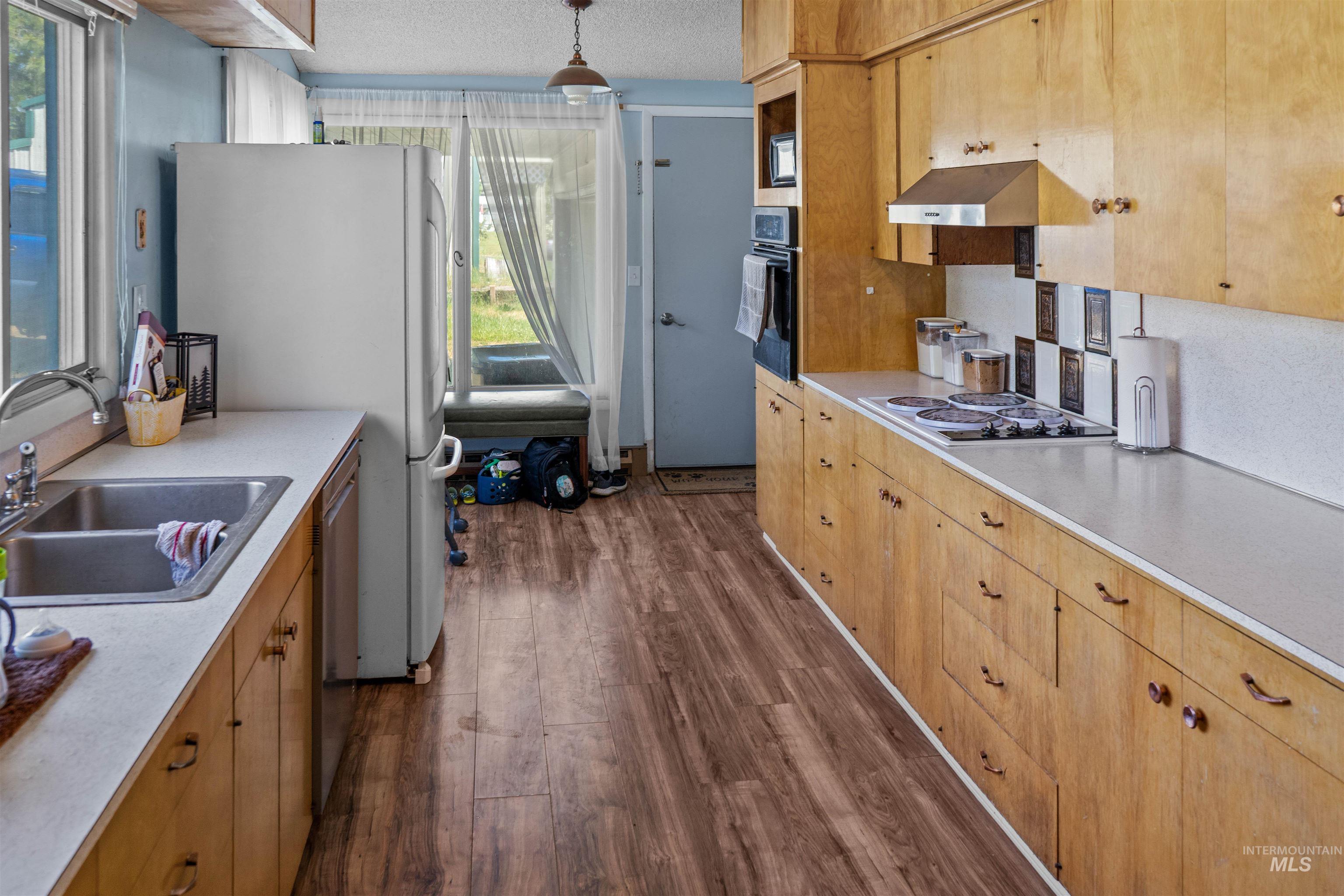 305 Walnut Street Property Photo 6