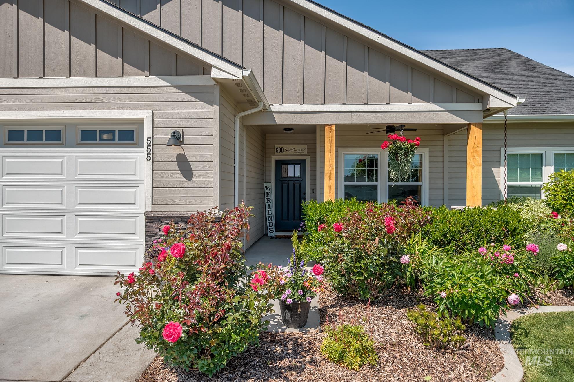 555 Syringa Falls Ct Property Photo 2