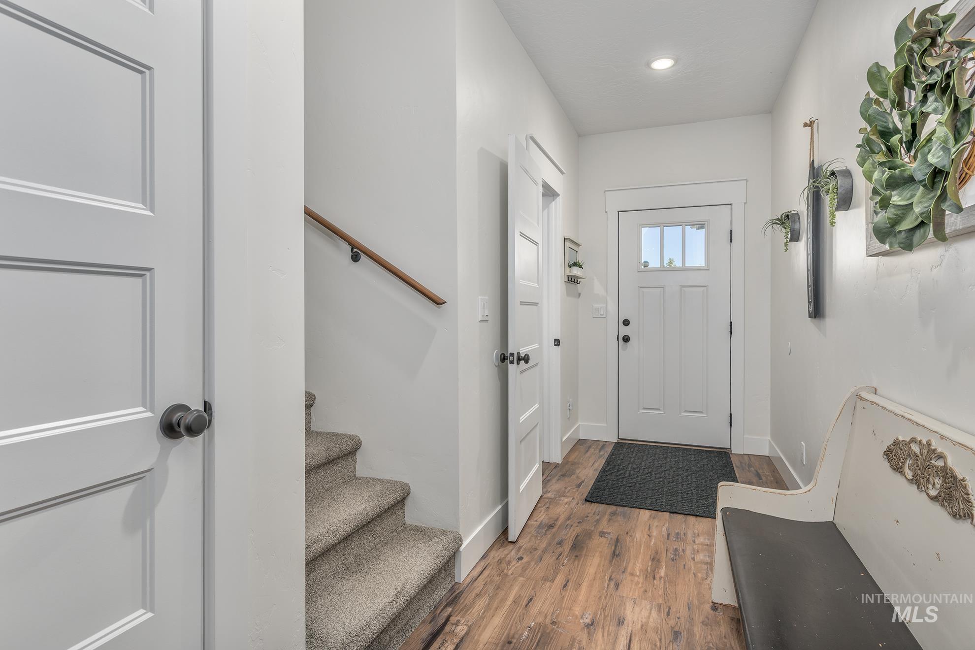 555 Syringa Falls Ct Property Photo 3
