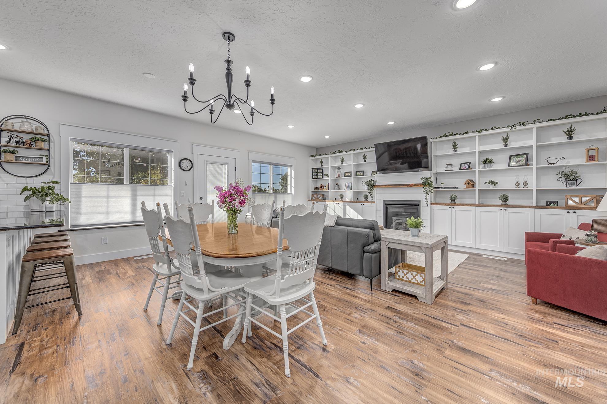 555 Syringa Falls Ct Property Photo 7