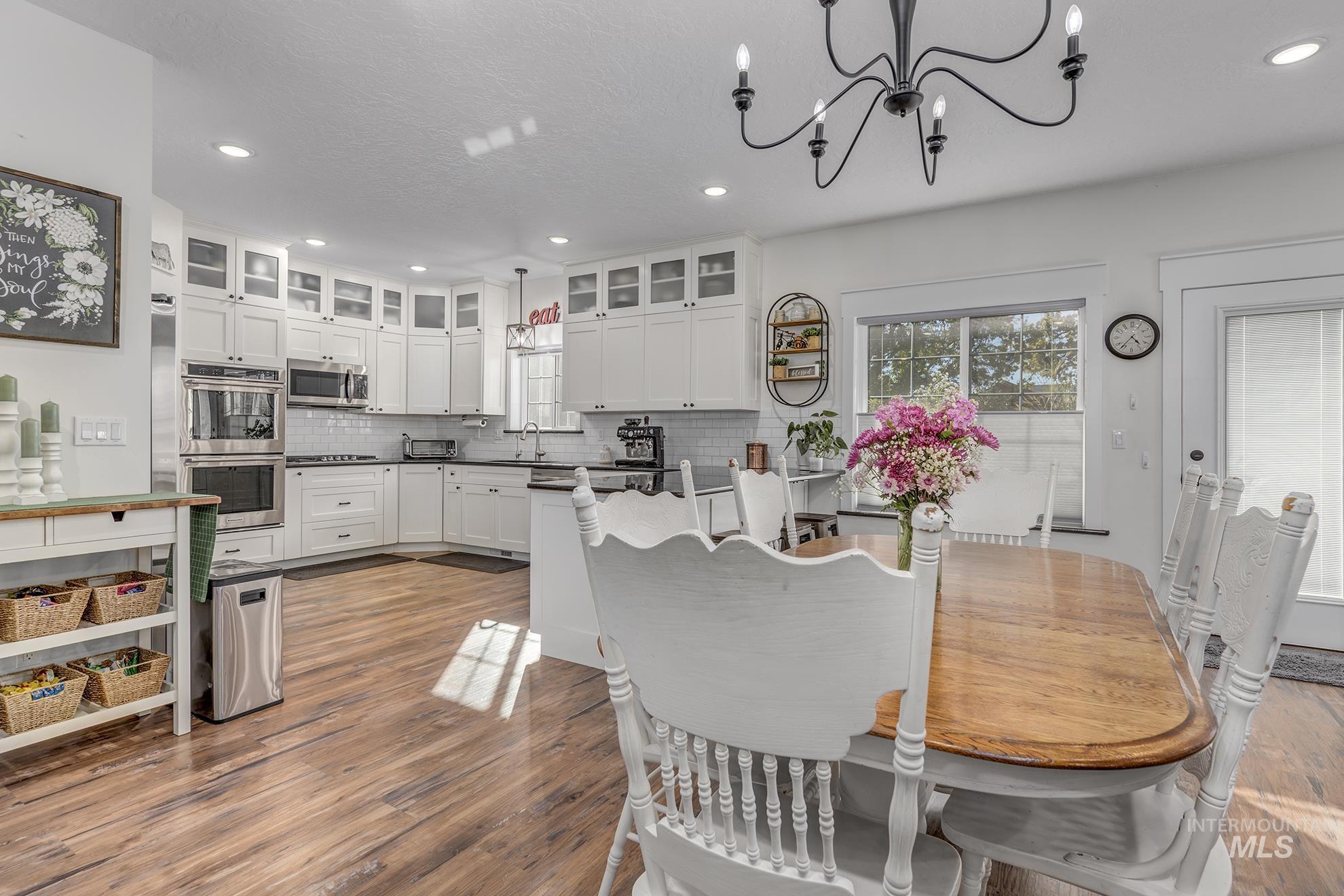 555 Syringa Falls Ct Property Photo 8