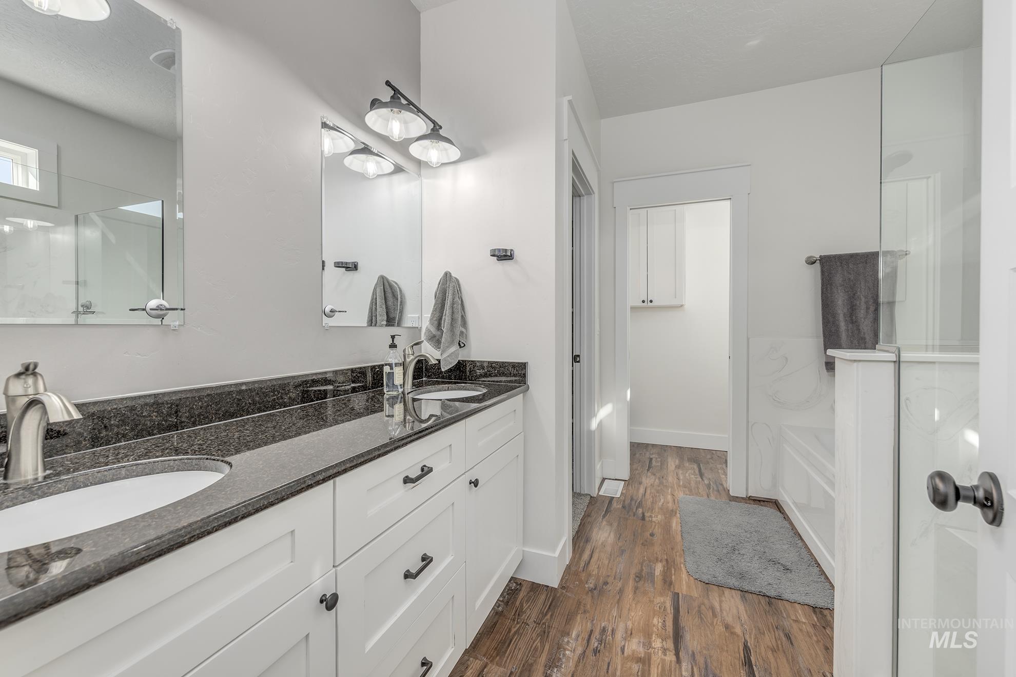 555 Syringa Falls Ct Property Photo 17
