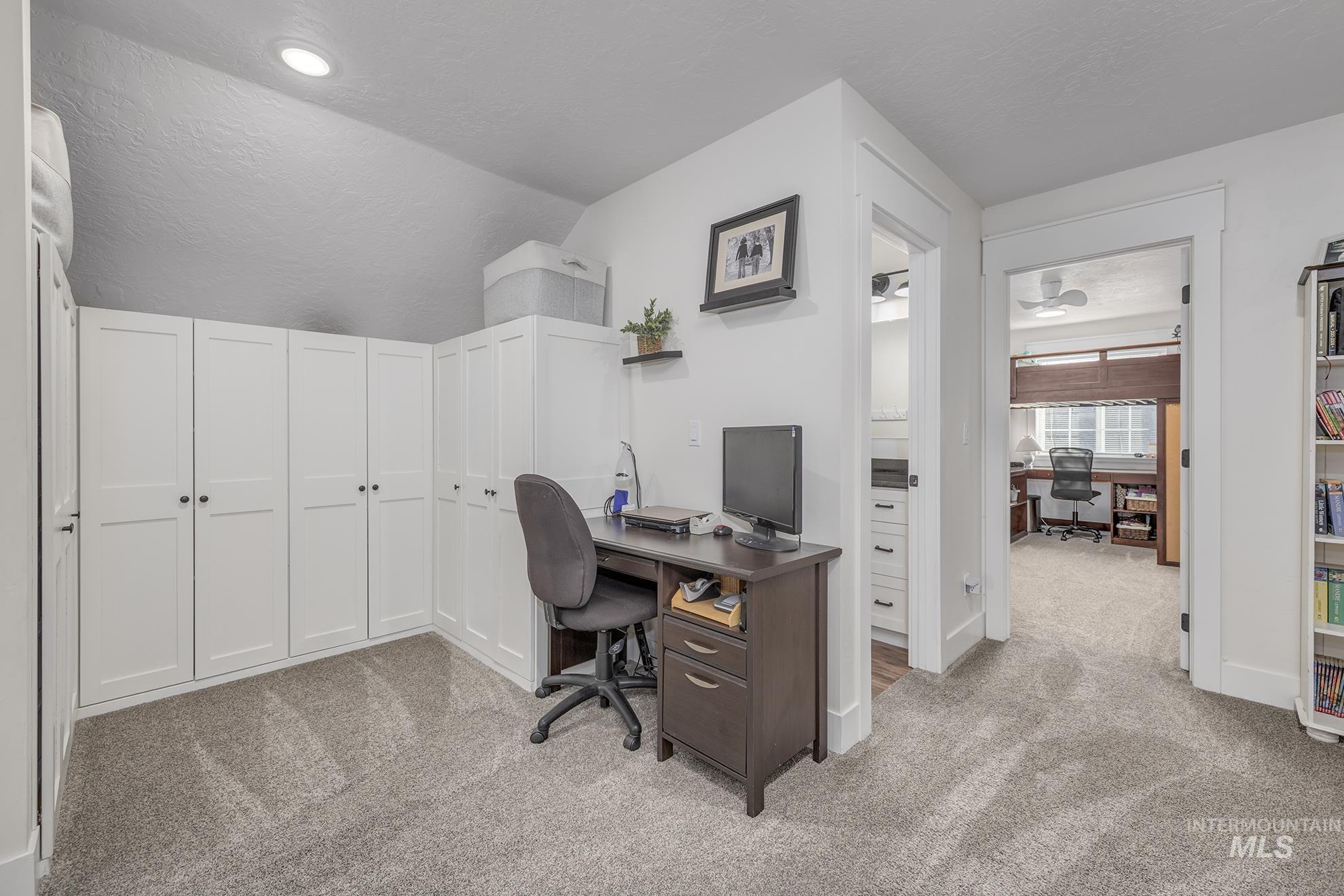 555 Syringa Falls Ct Property Photo 26
