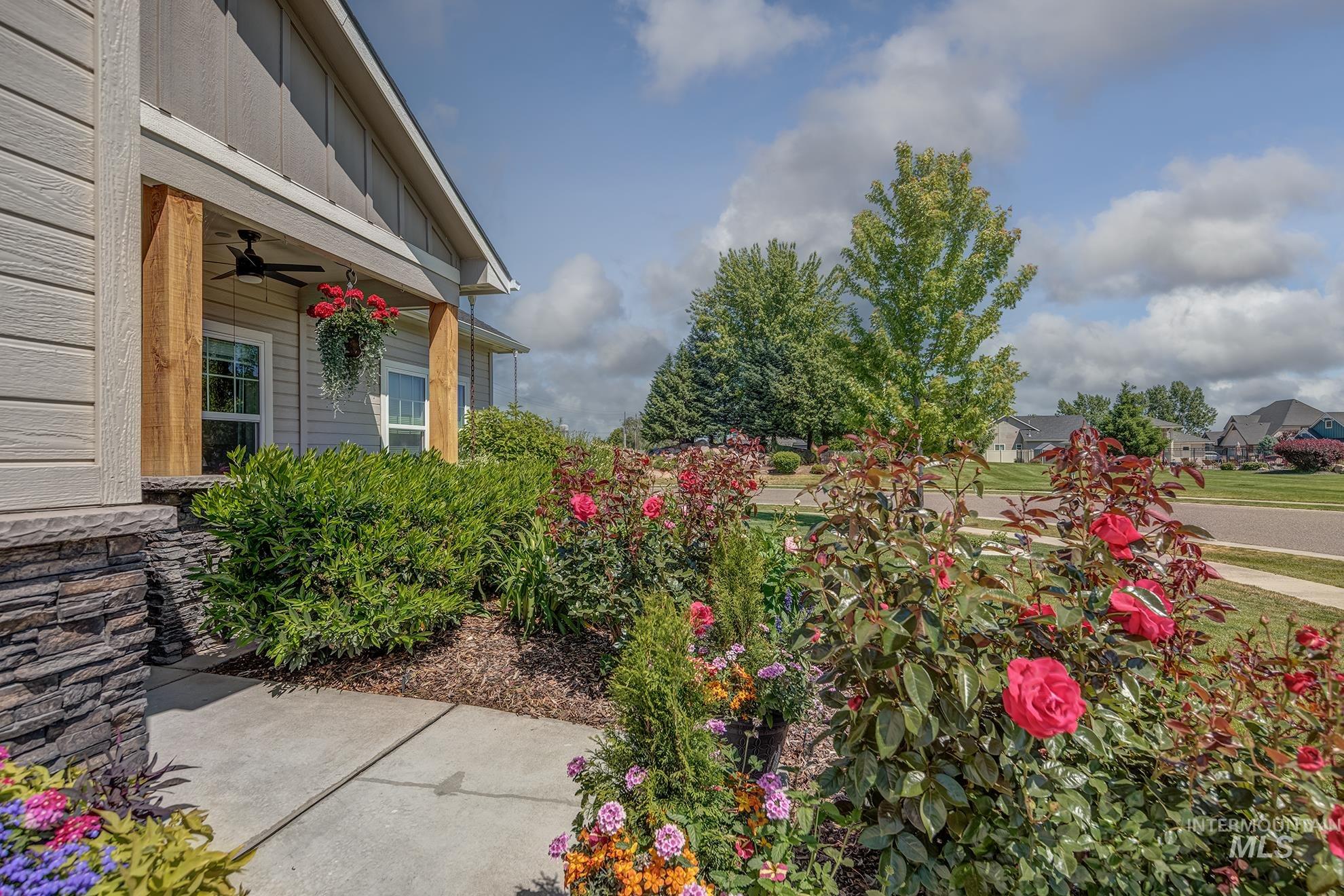 555 Syringa Falls Ct Property Photo 32