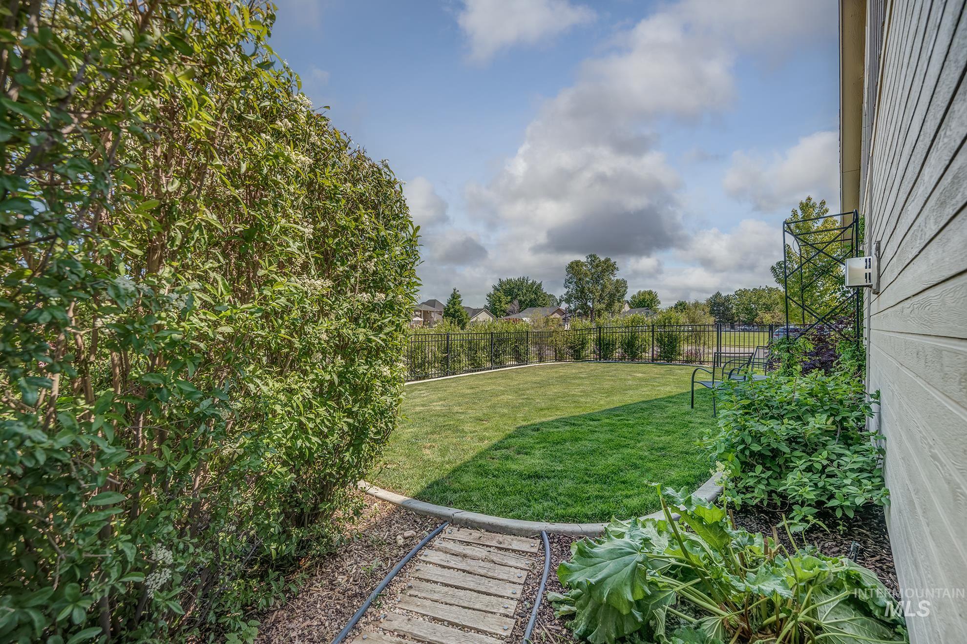 555 Syringa Falls Ct Property Photo 35