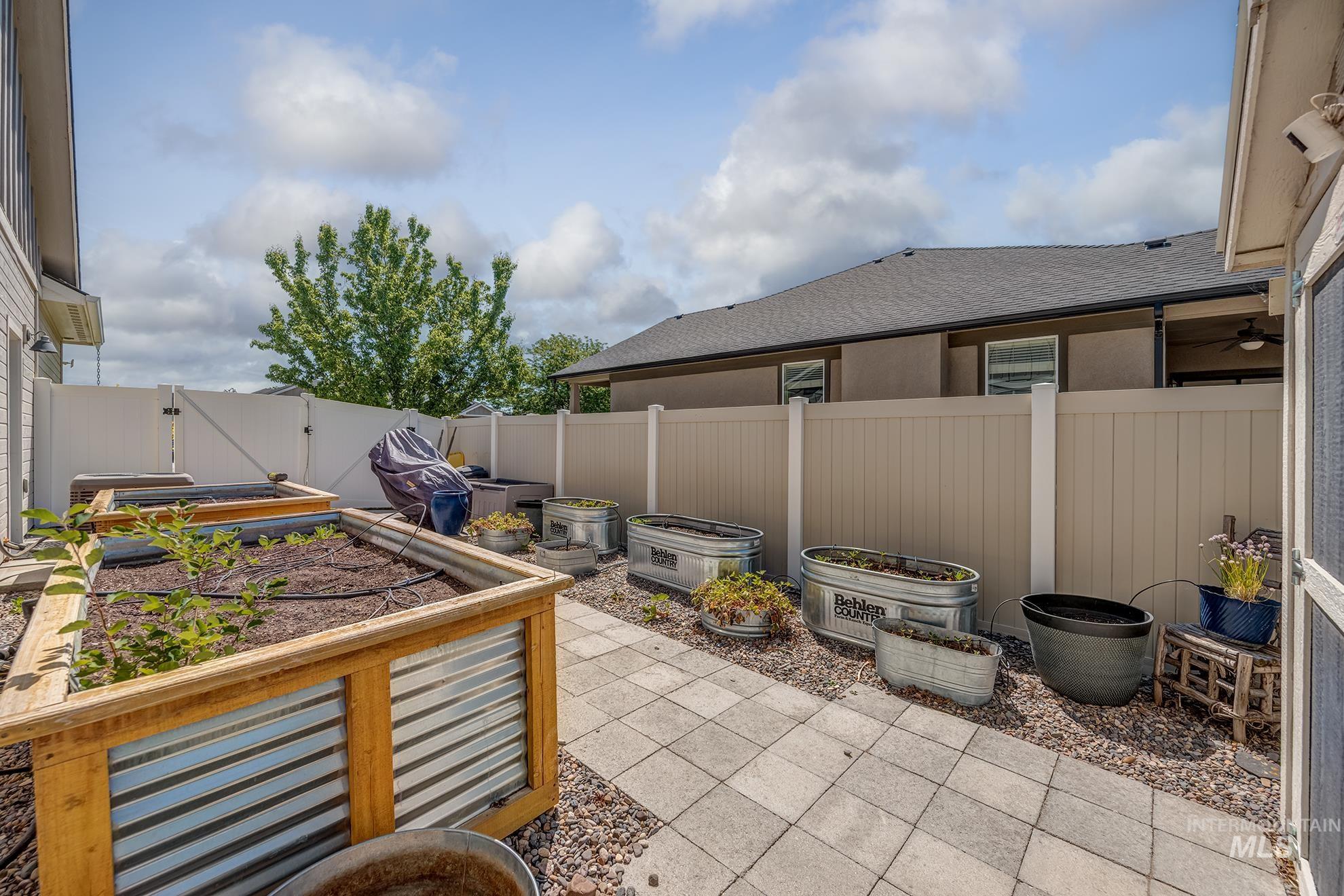 555 Syringa Falls Ct Property Photo 39