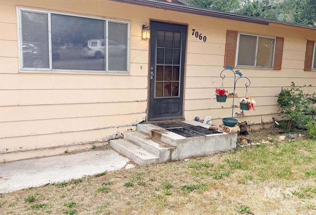 7060 S Valley Heights Drive Property Photo 3
