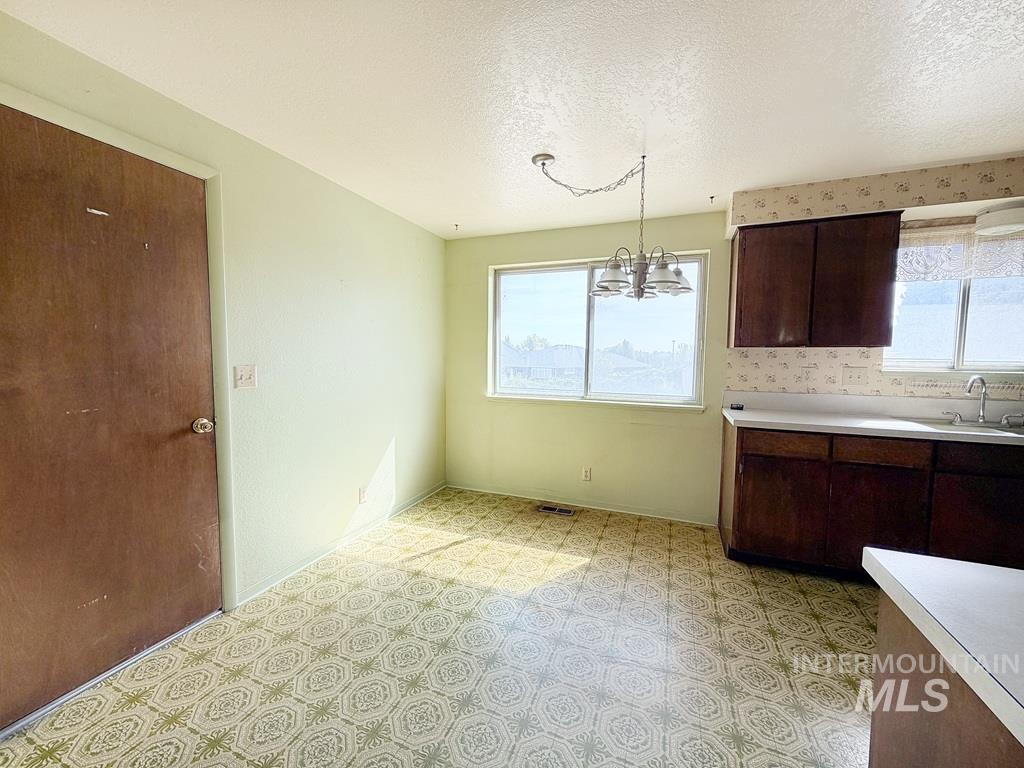 7060 S Valley Heights Drive Property Photo 7