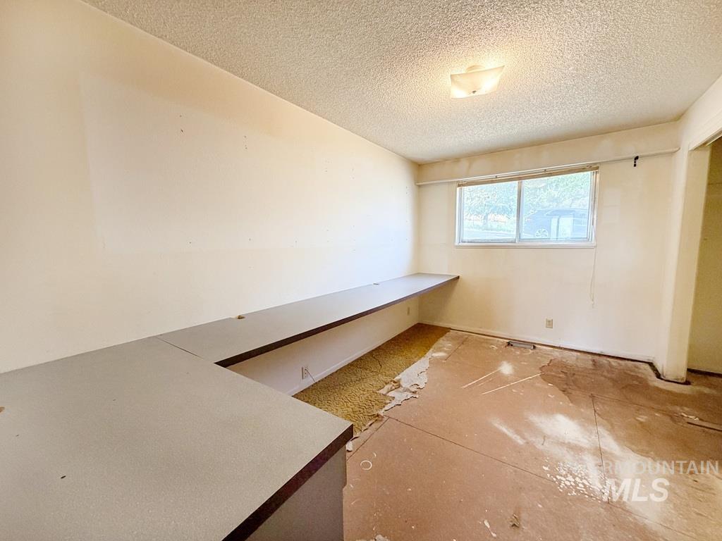 7060 S Valley Heights Drive Property Photo 12