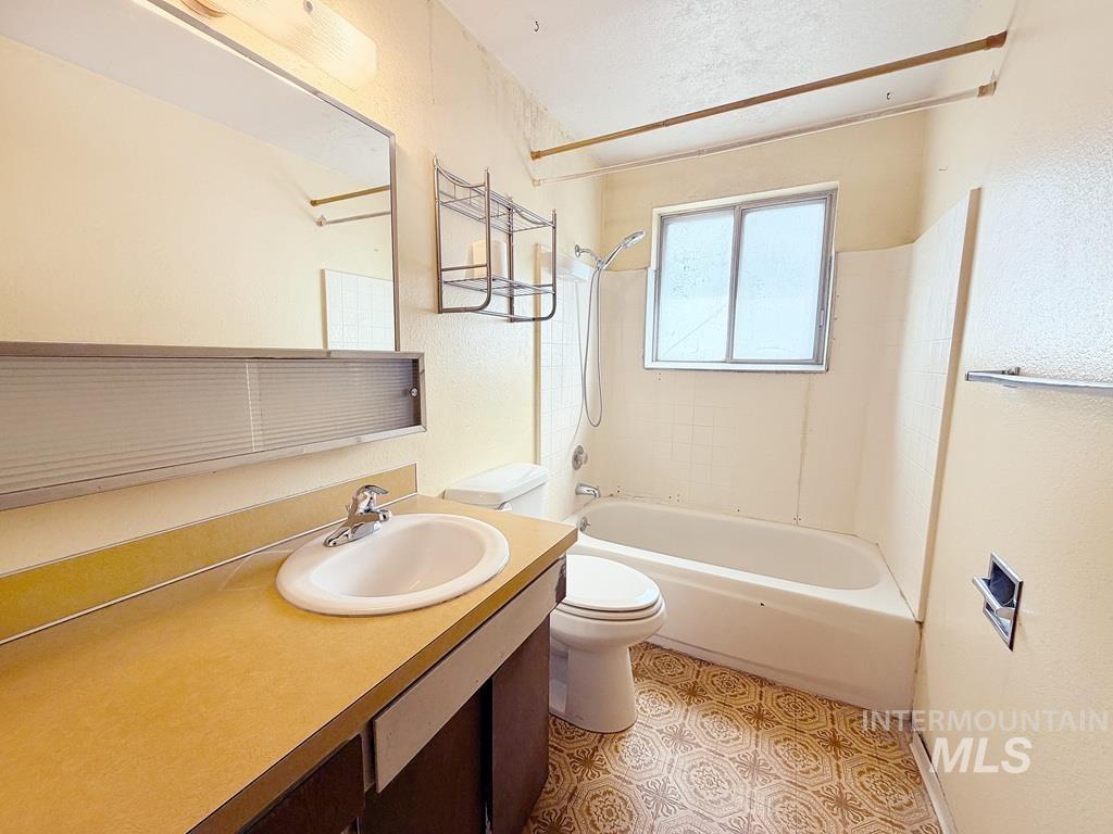 7060 S Valley Heights Drive Property Photo 15
