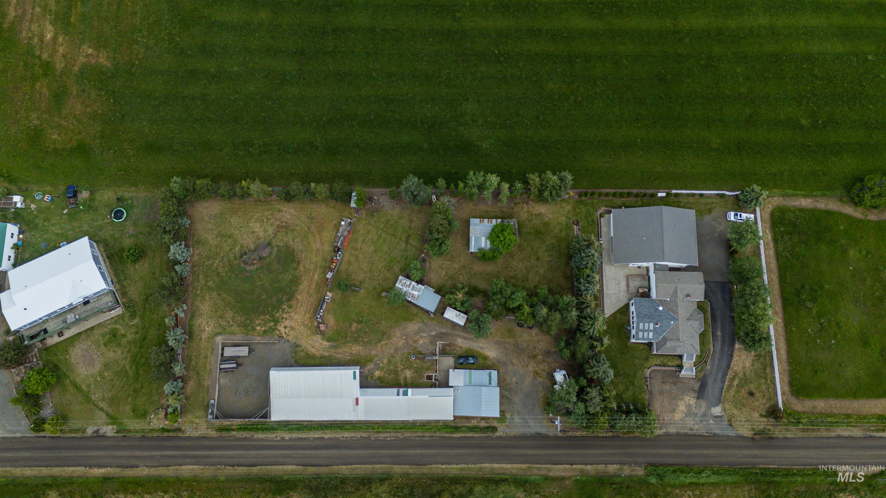 802 Foster Ave Property Photo 5