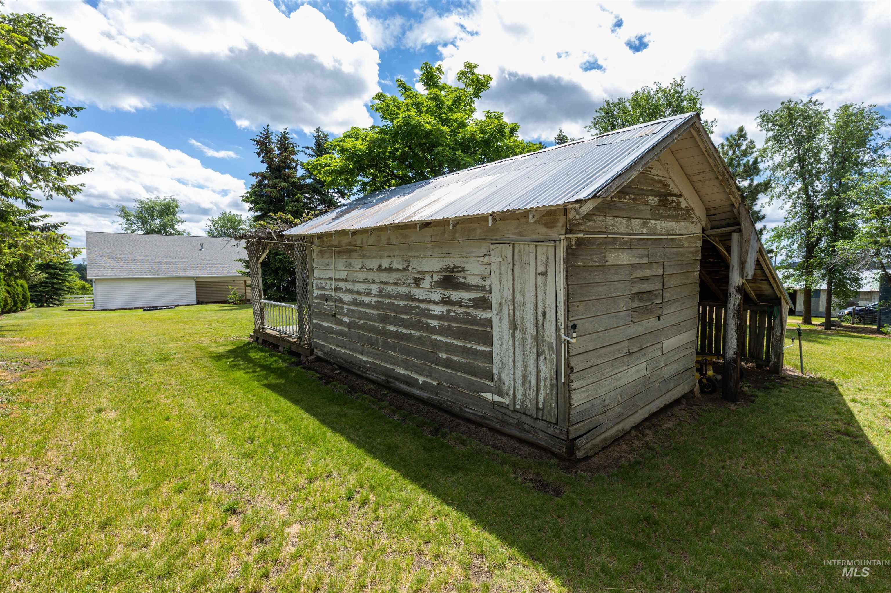 802 Foster Ave Property Photo 35