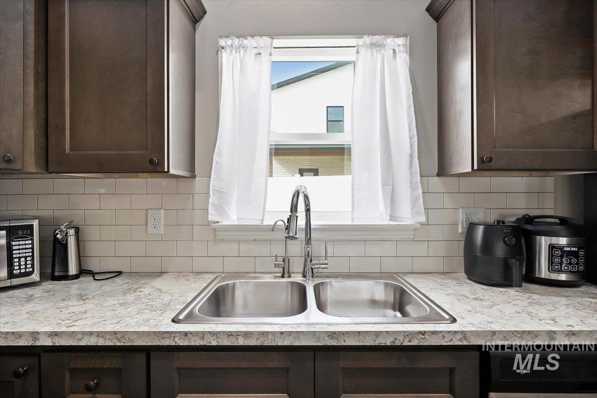 514 21st Ave E Property Photo 11