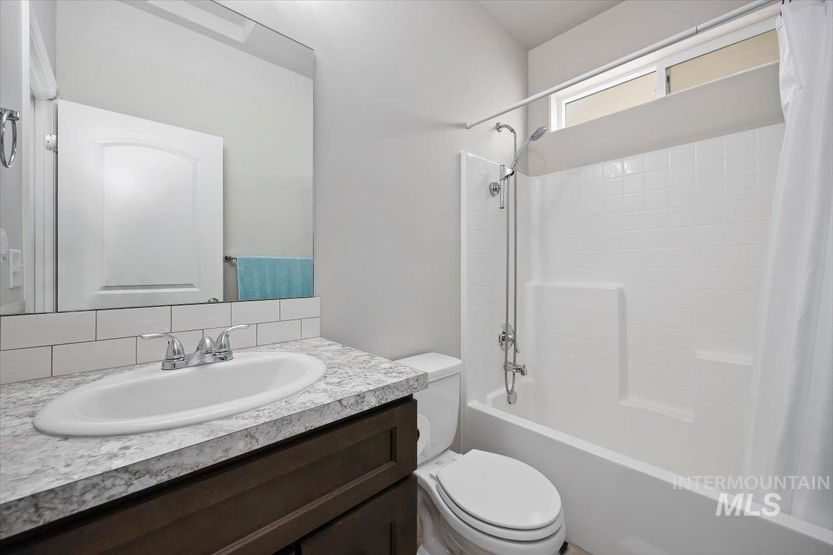 514 21st Ave E Property Photo 23