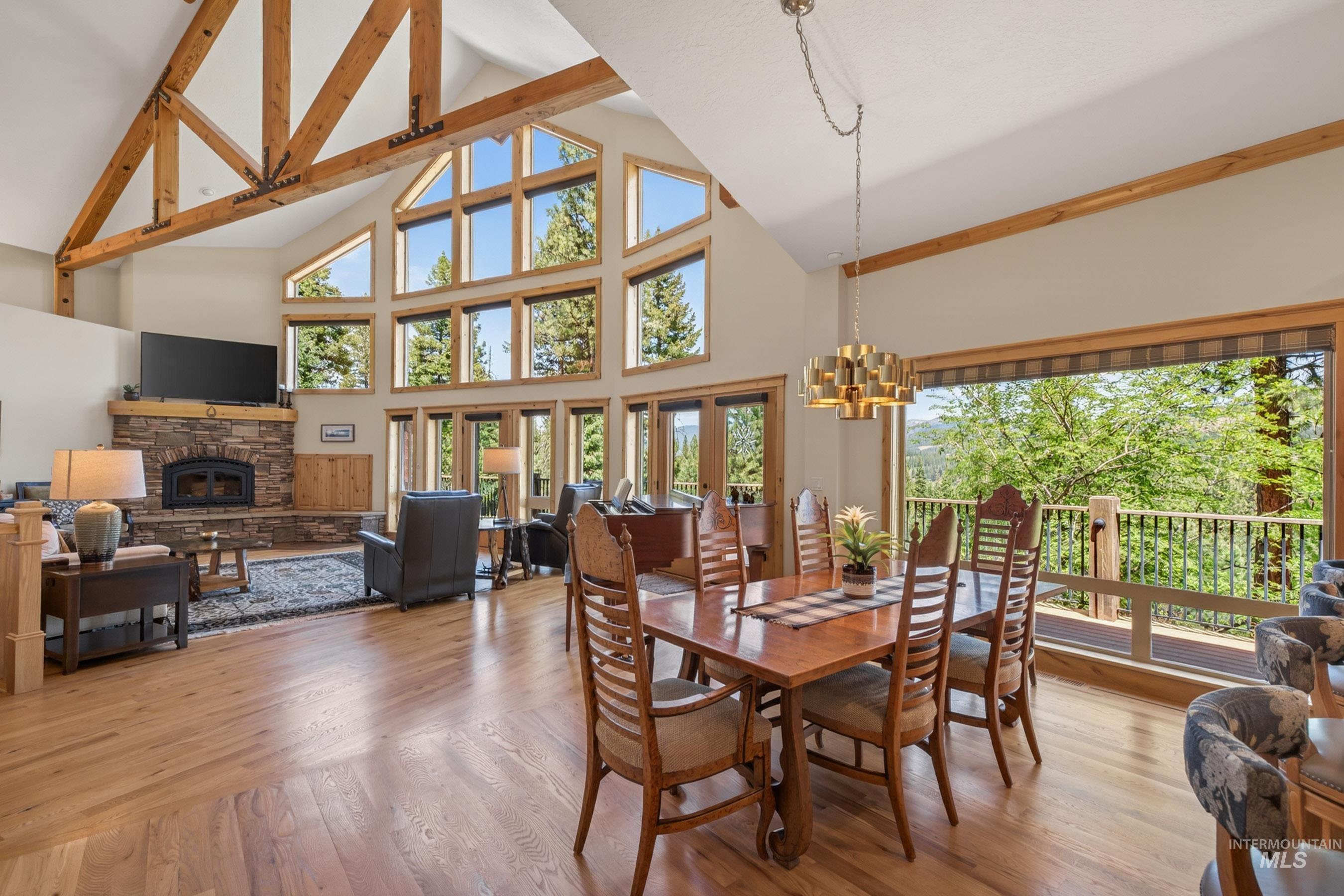 3255 Thrush Creek Road Property Photo 4
