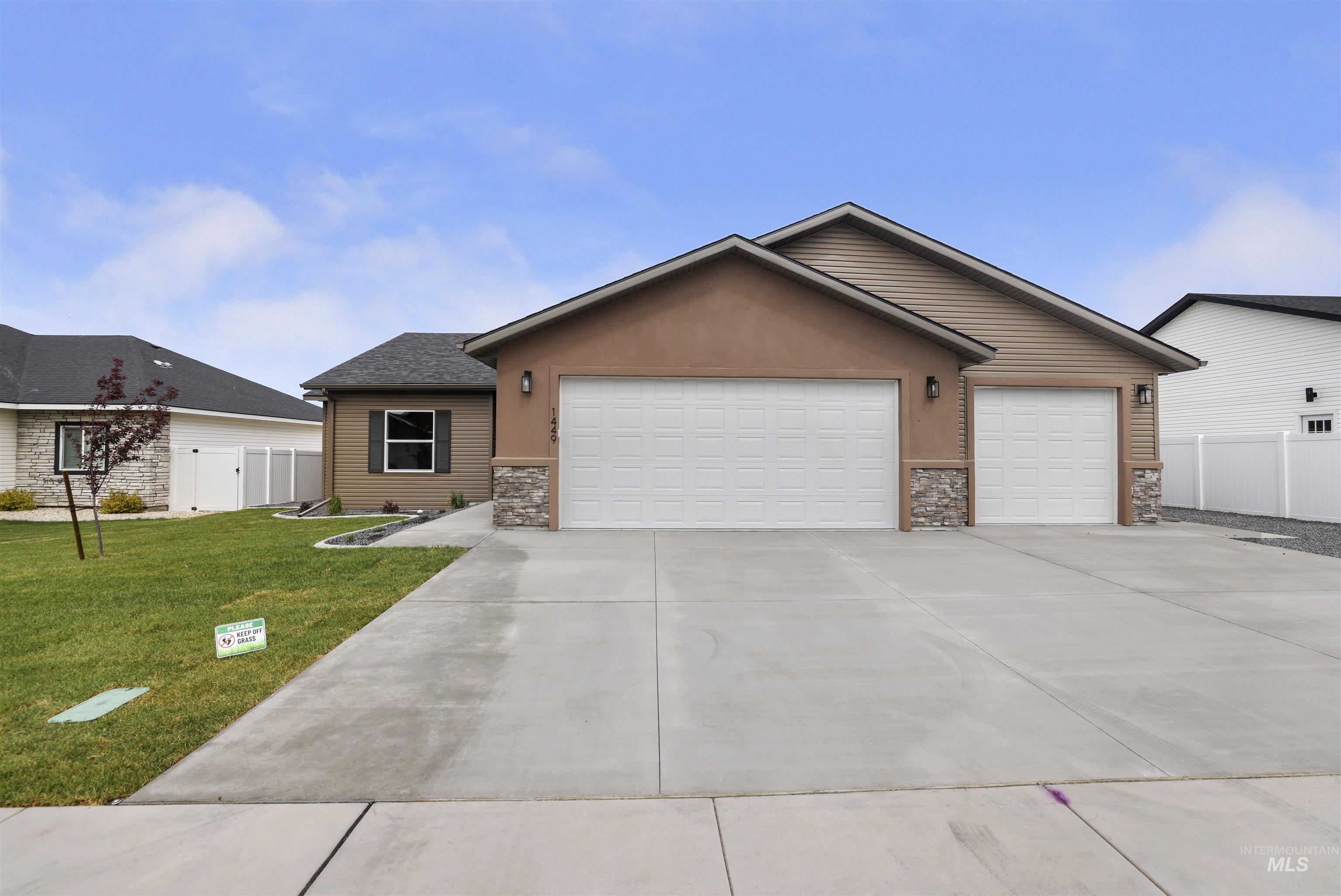 1449 Golden Pheasant Dr Property Photo 1