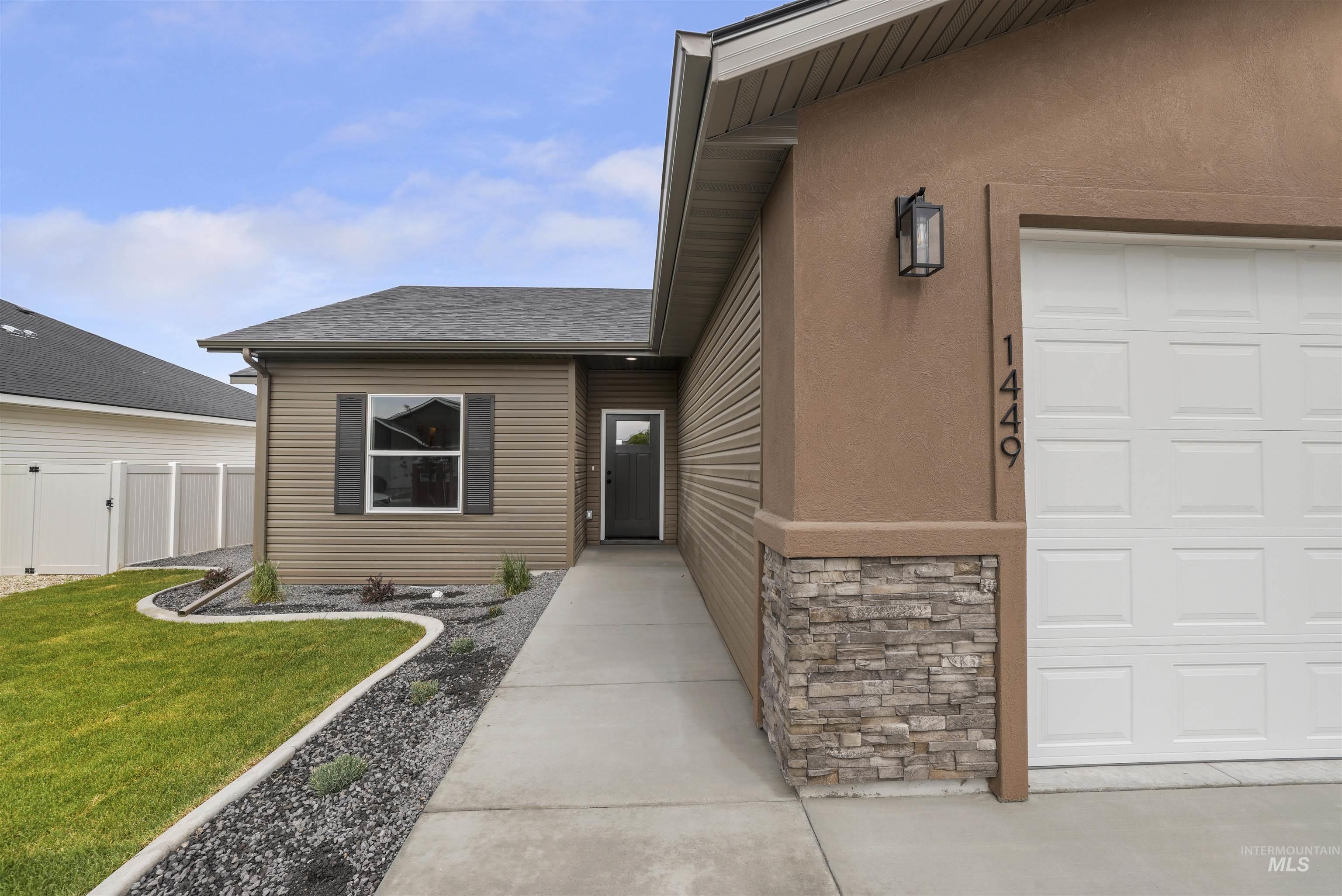1449 Golden Pheasant Dr Property Photo 5