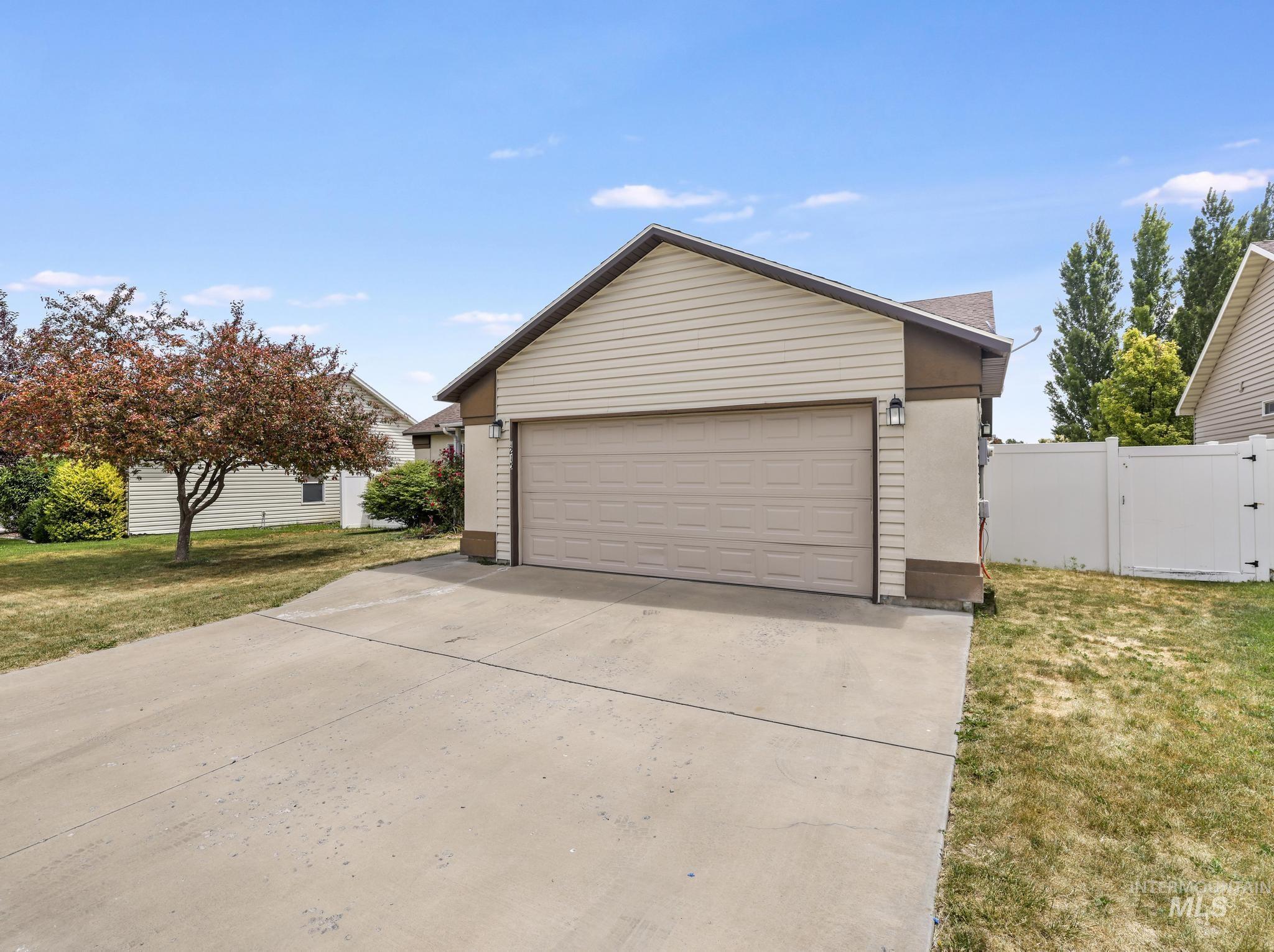 1215 Quail St Property Photo 3
