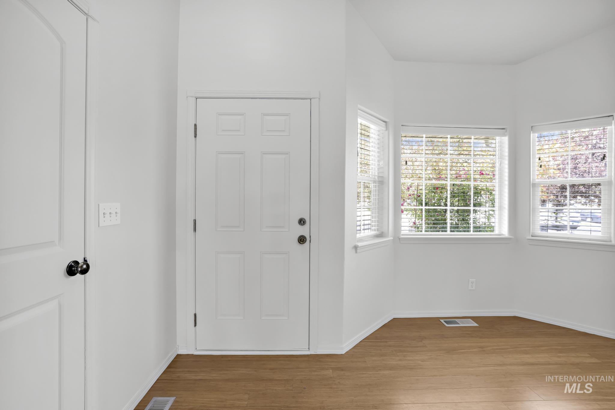 1215 Quail St Property Photo 5