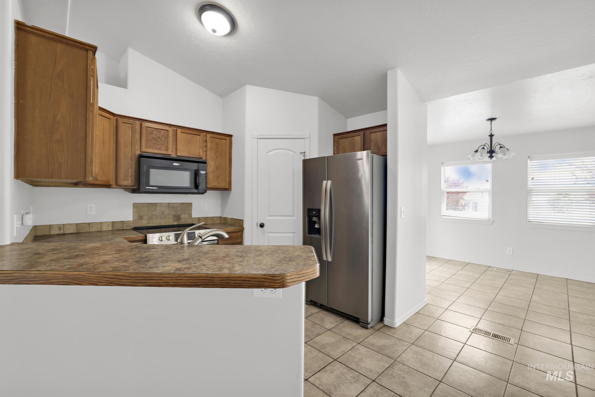 1215 Quail St Property Photo 8