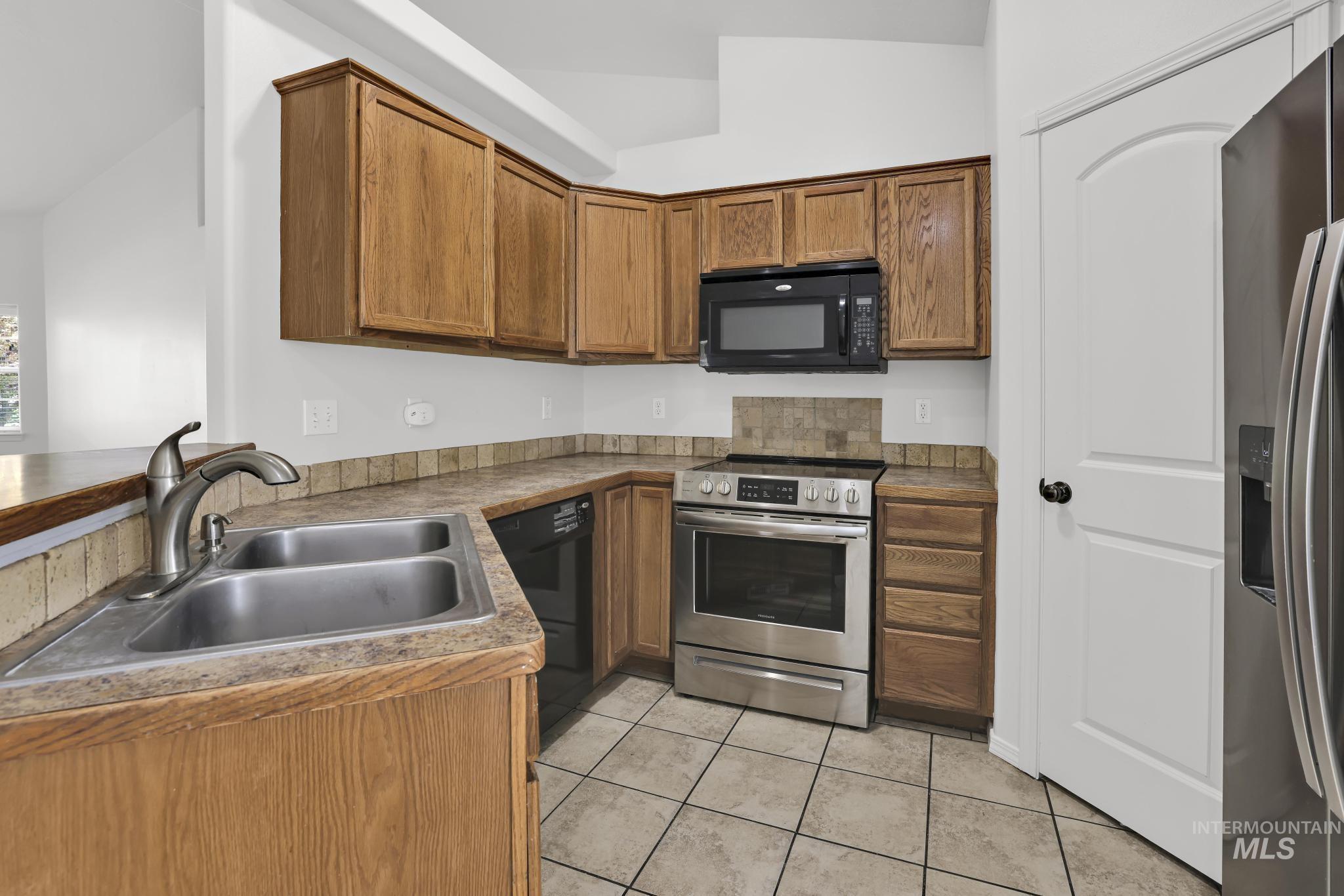 1215 Quail St Property Photo 9