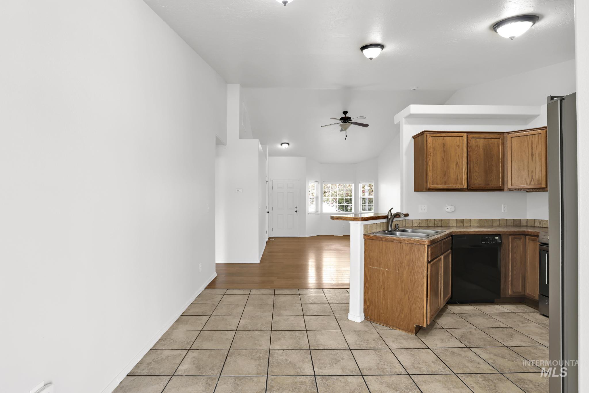 1215 Quail St Property Photo 11