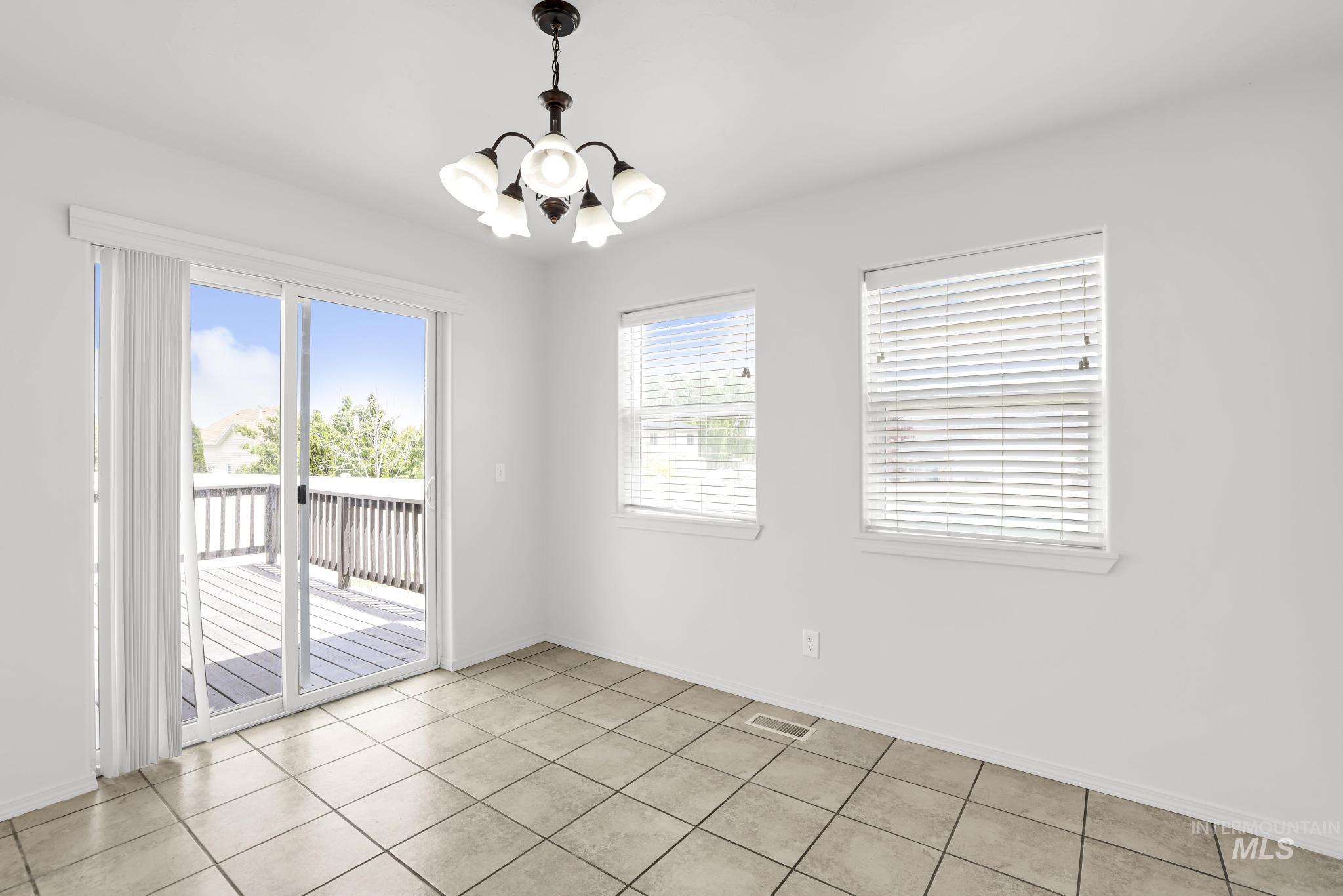 1215 Quail St Property Photo 12