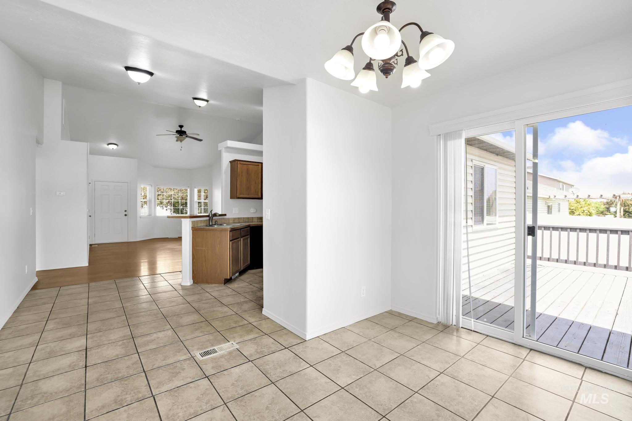 1215 Quail St Property Photo 13