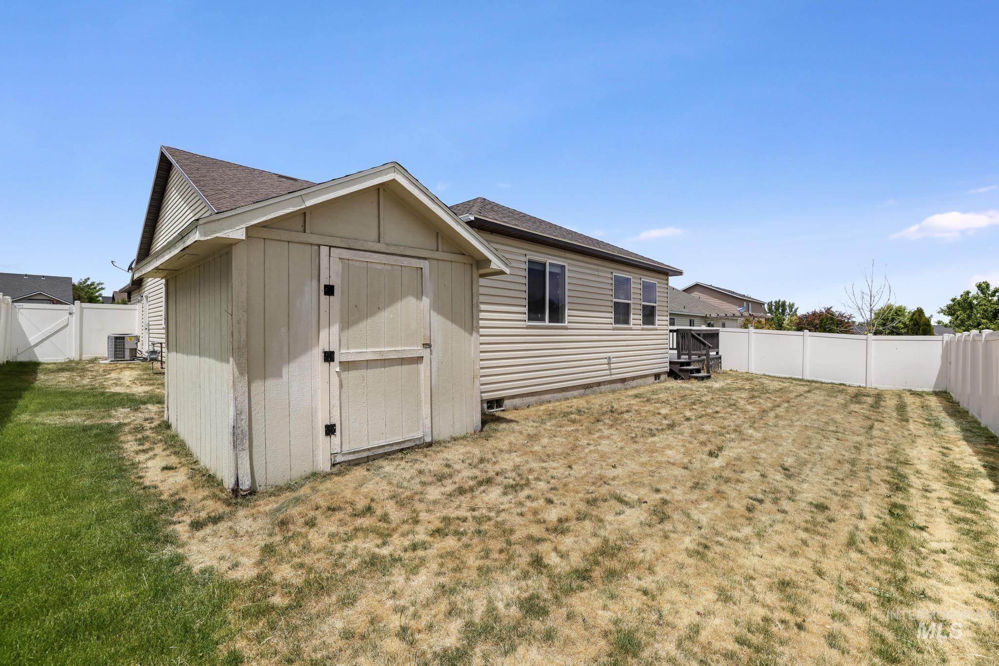 1215 Quail St Property Photo 22