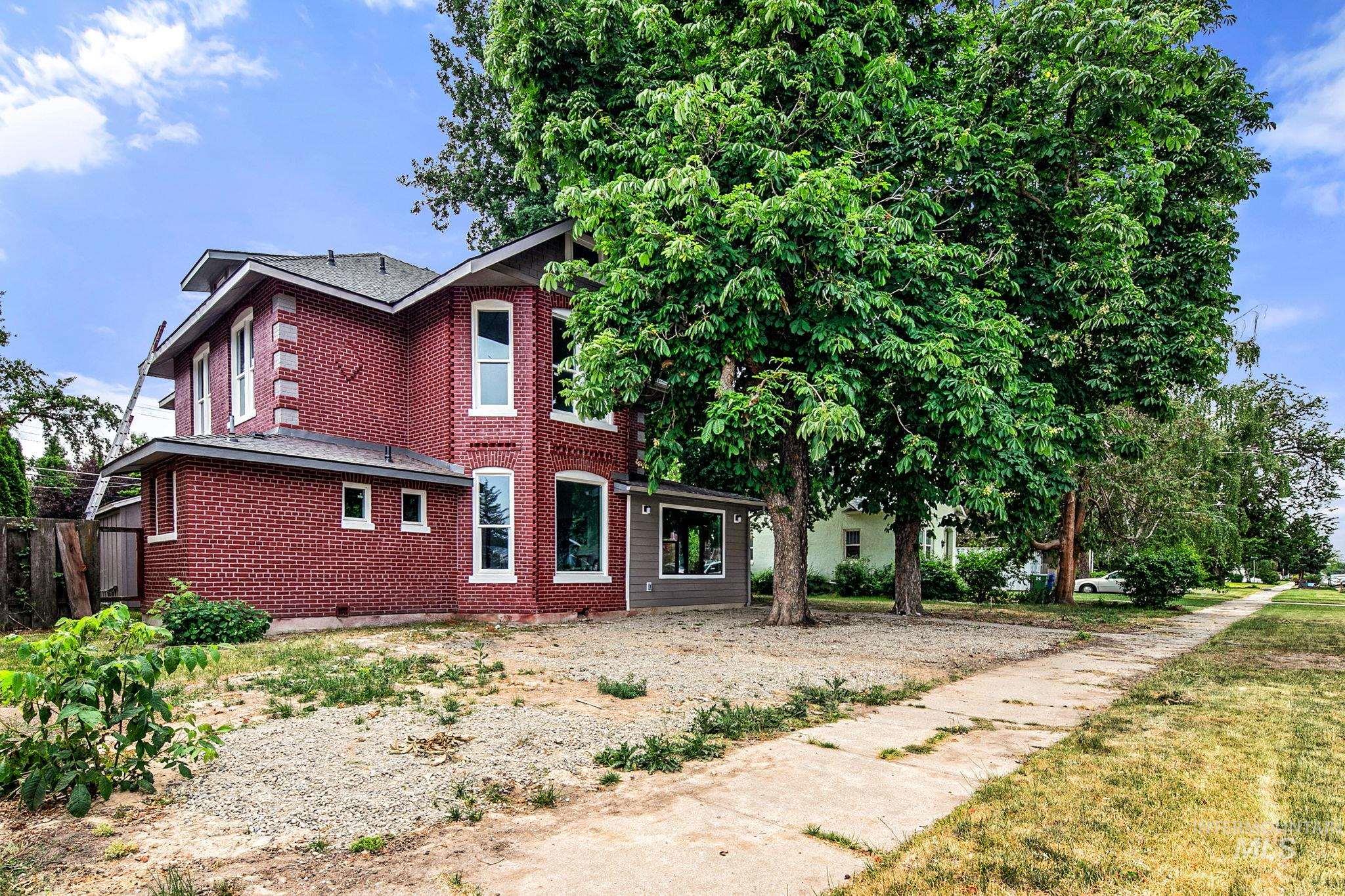 1122 1st Avenue South Property Photo 1