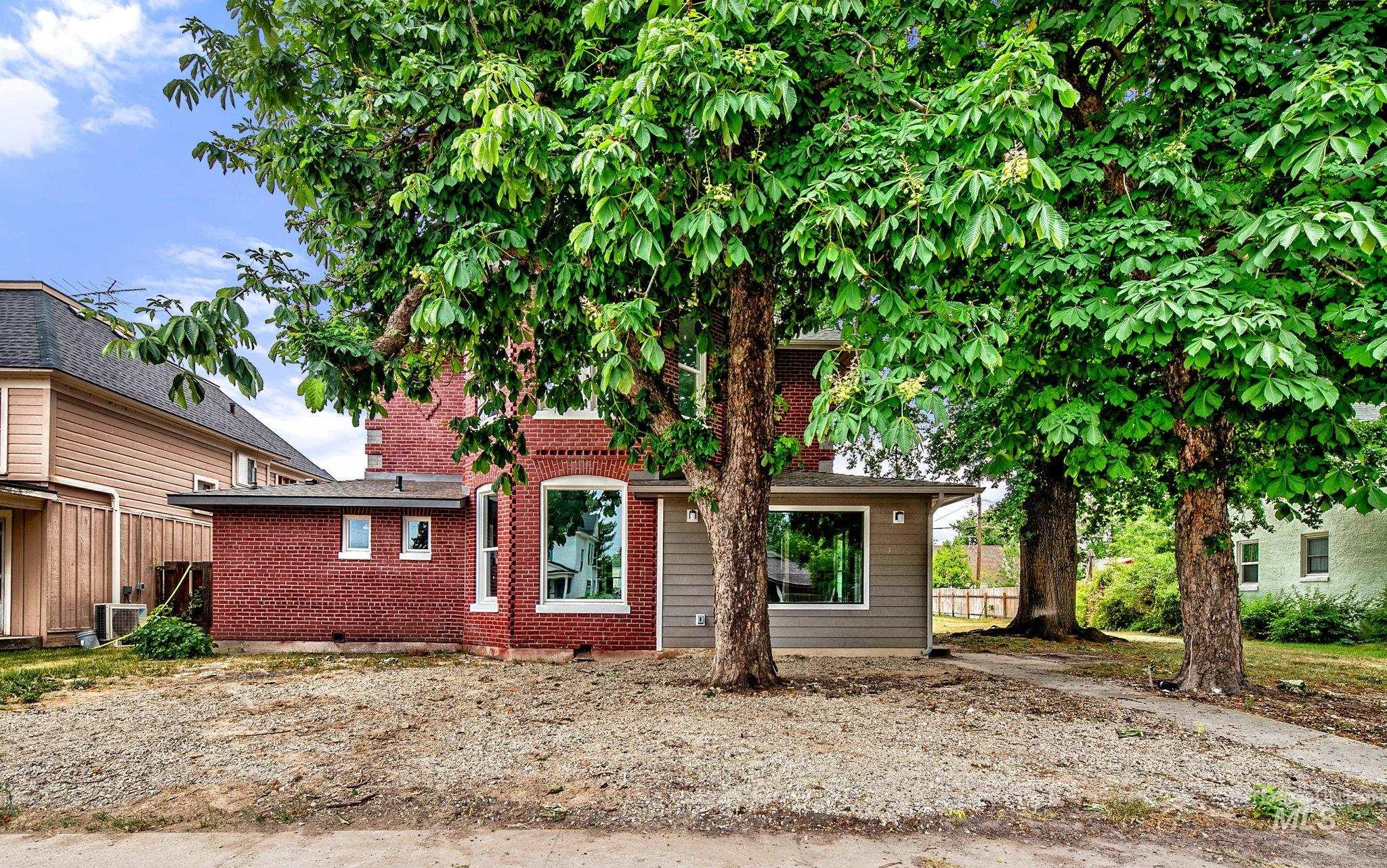 1122 1st Avenue South Property Photo 5